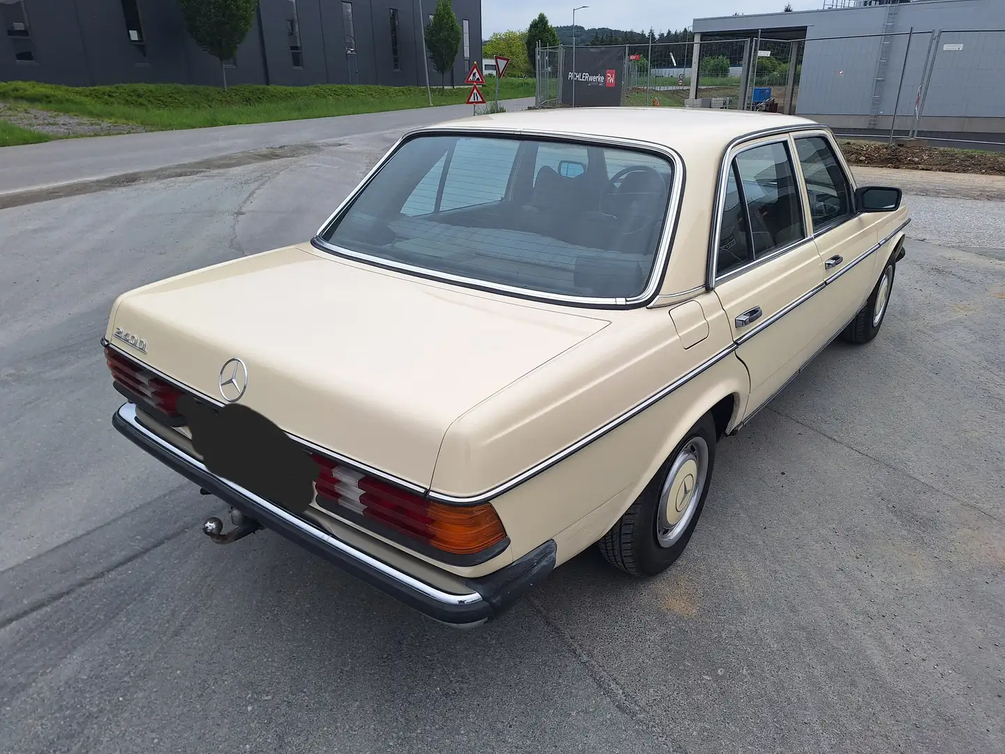 Mercedes-Benz 240 W123 240d Bej - 2