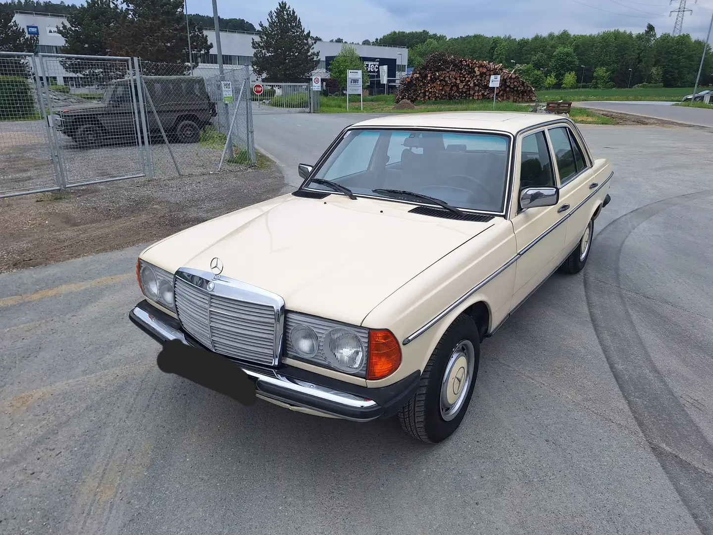 Mercedes-Benz 240 W123 240d Bej - 1
