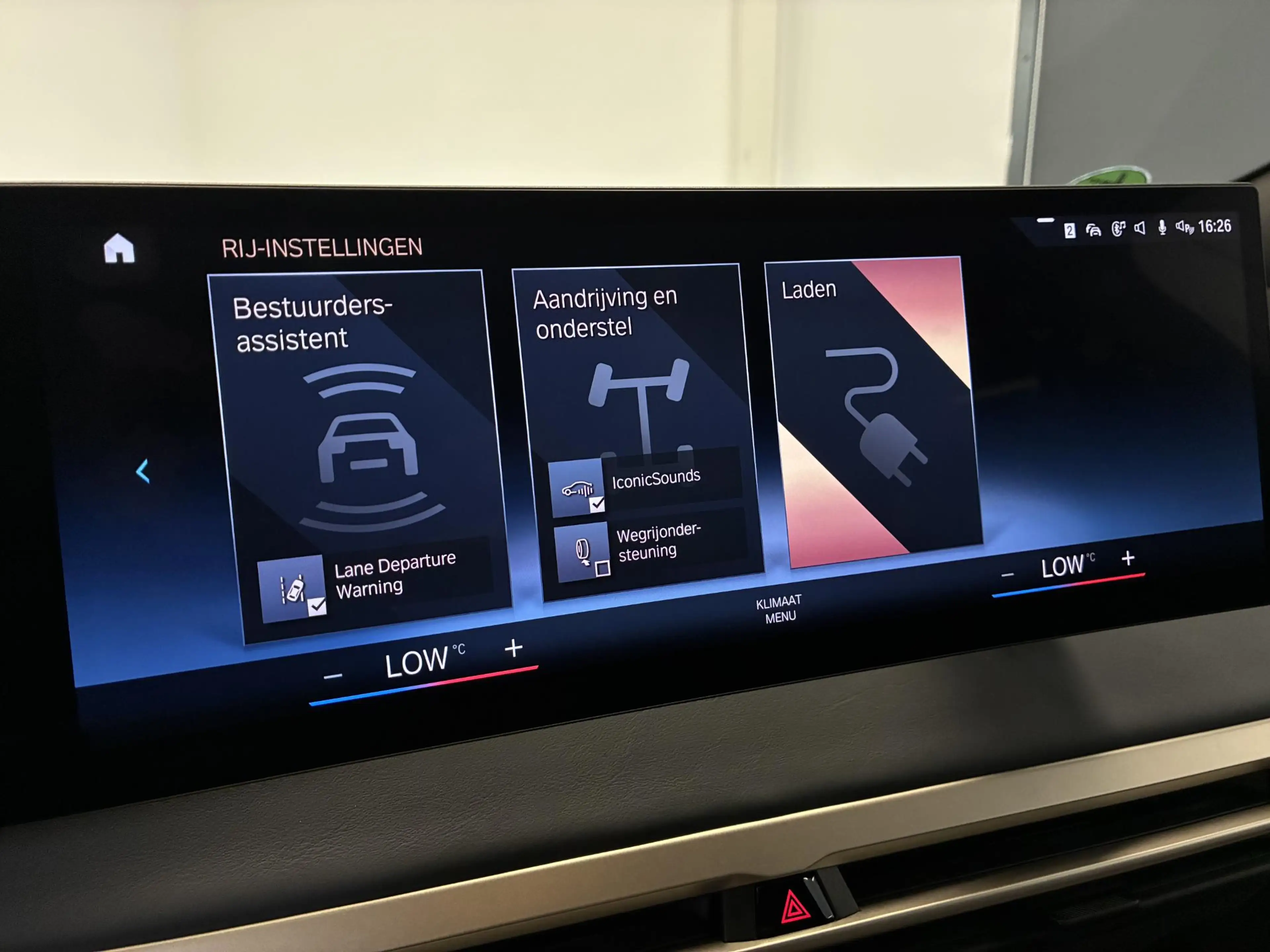 BMW iX xDrive40 High Executive 77 kWh | 98% SOH | PANO | — photo 29