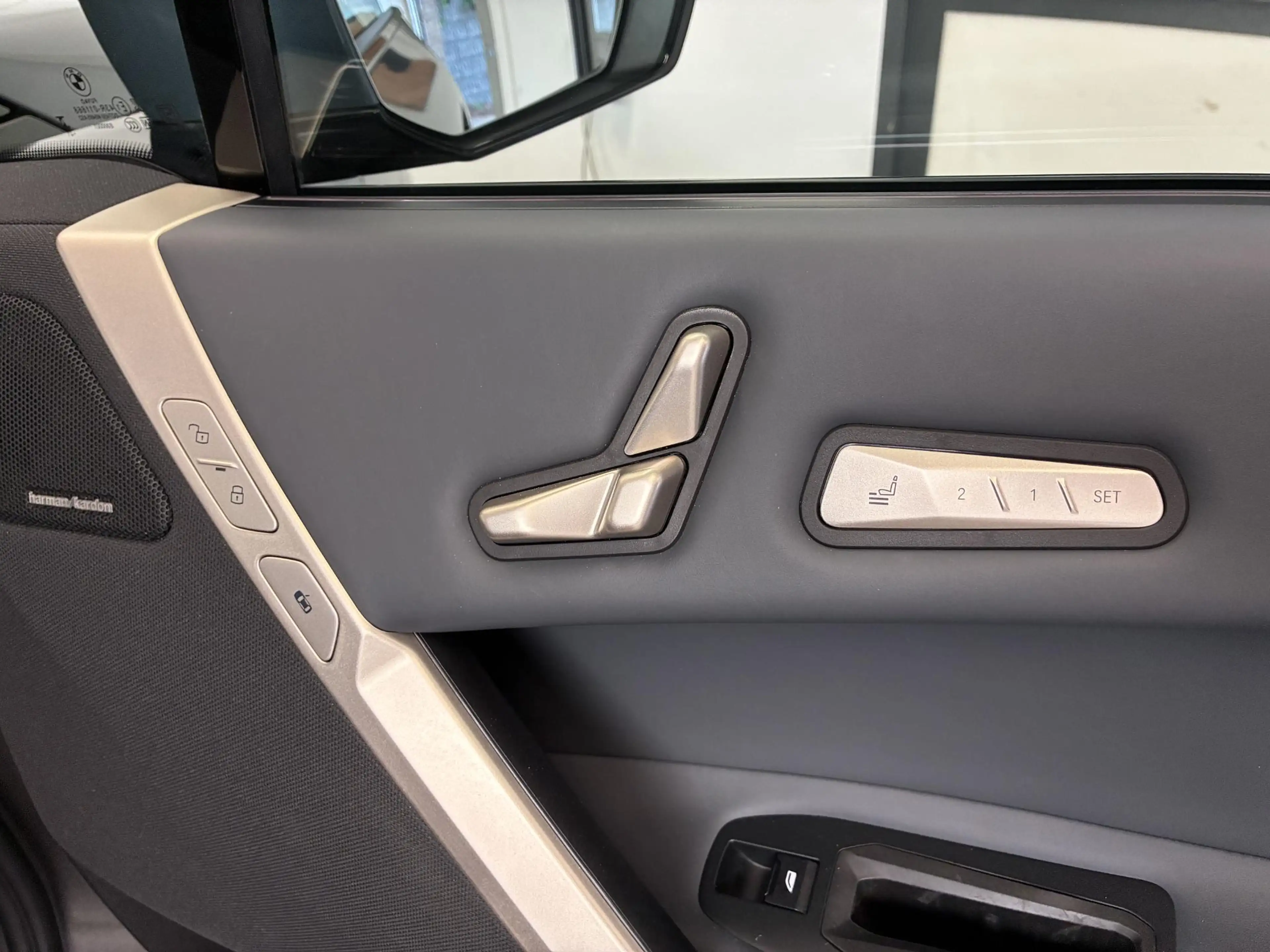BMW iX xDrive40 High Executive 77 kWh | 98% SOH | PANO | — photo 9