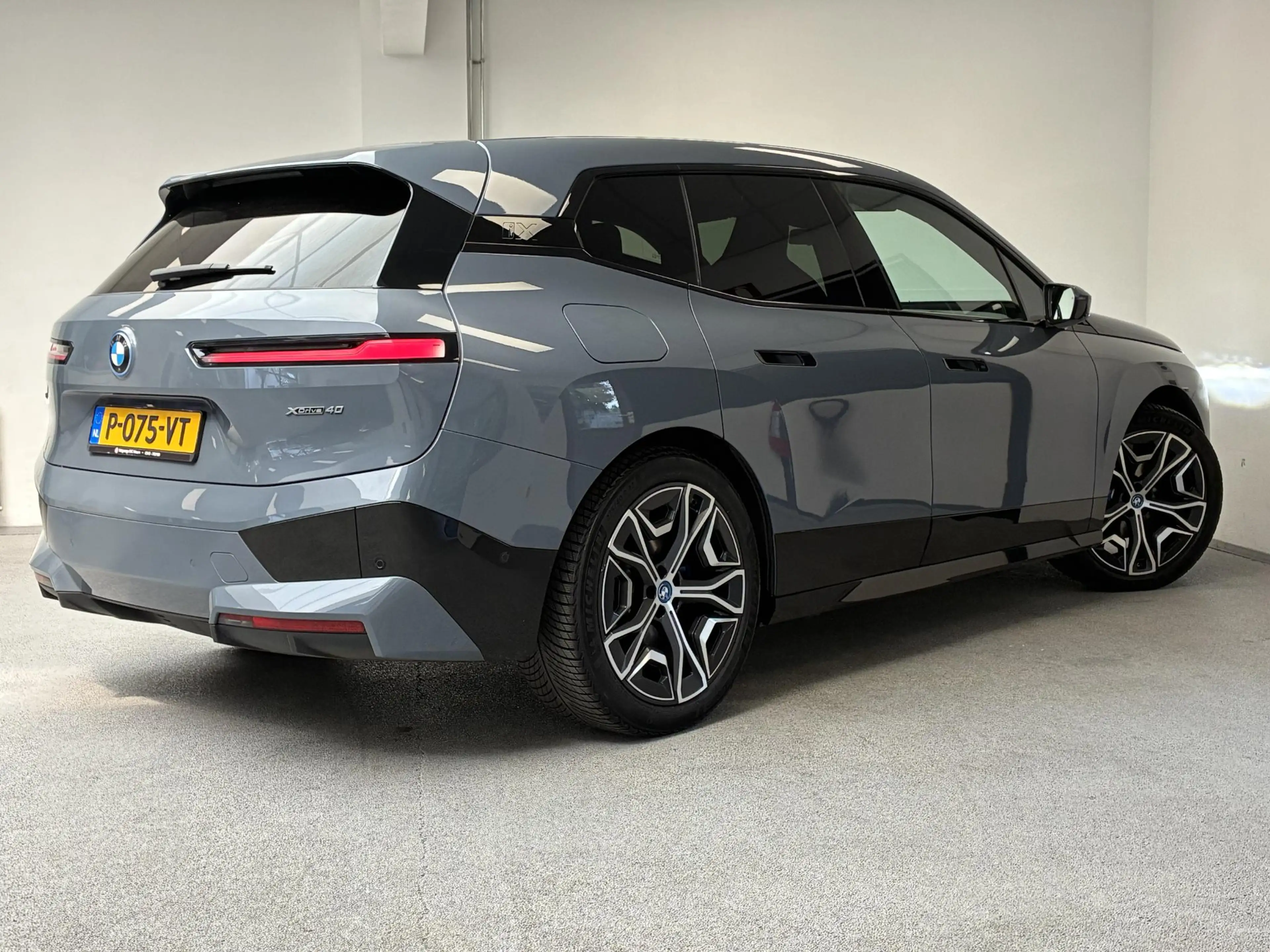 BMW iX xDrive40 High Executive 77 kWh | 98% SOH | PANO | — photo 2