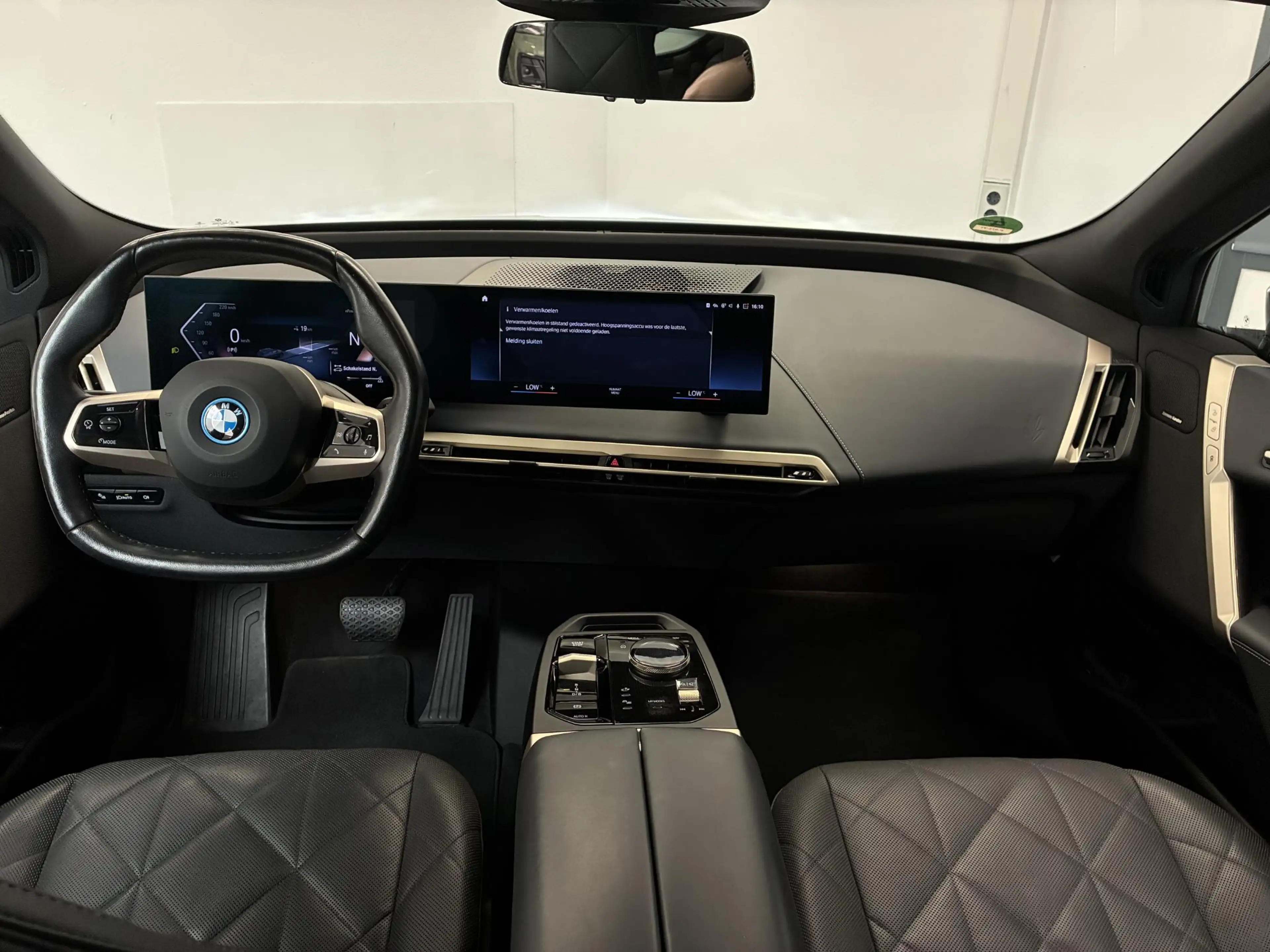 BMW iX xDrive40 High Executive 77 kWh | 98% SOH | PANO | — photo 3