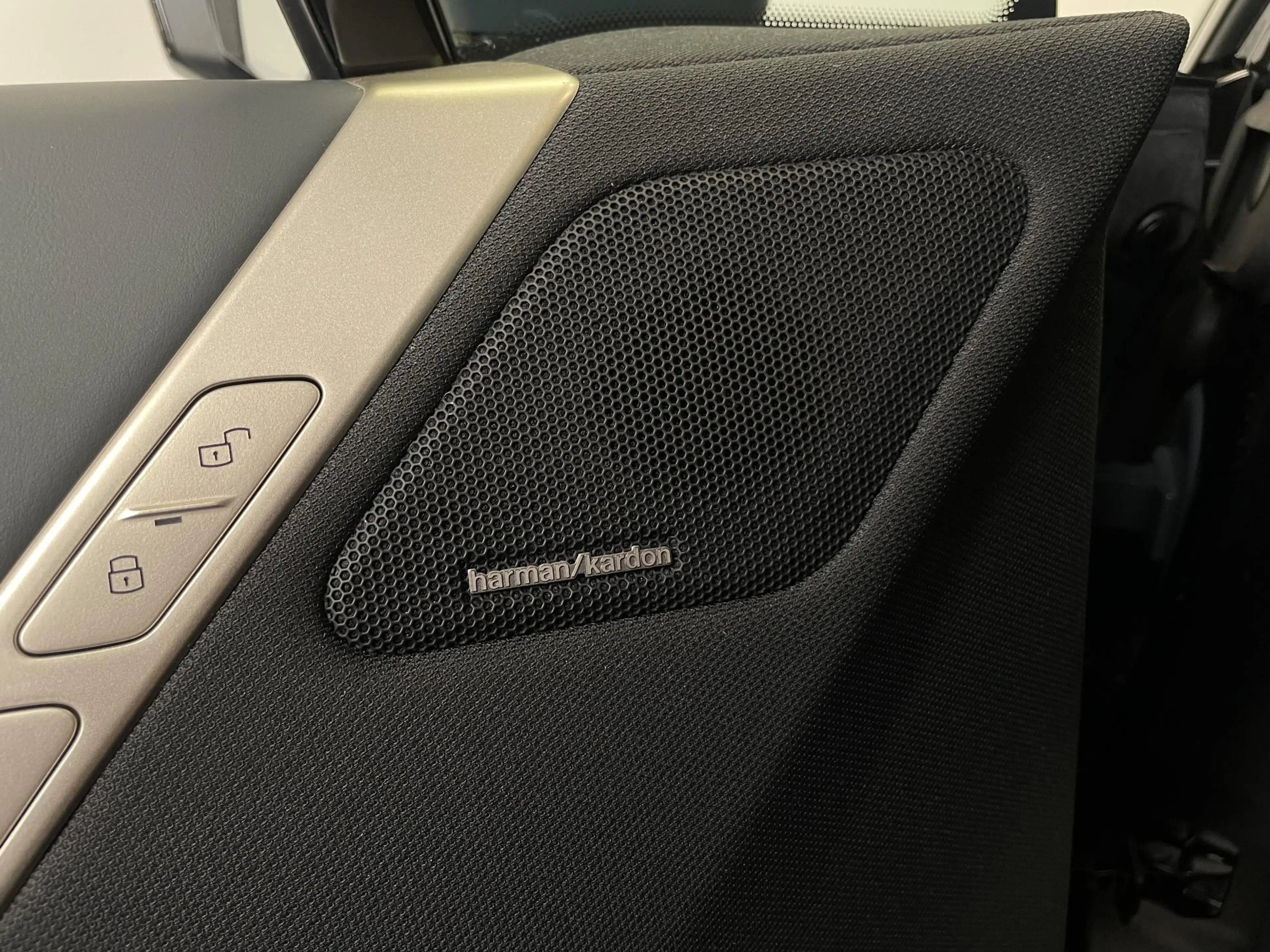 BMW iX xDrive40 High Executive 77 kWh | 98% SOH | PANO | — photo 6