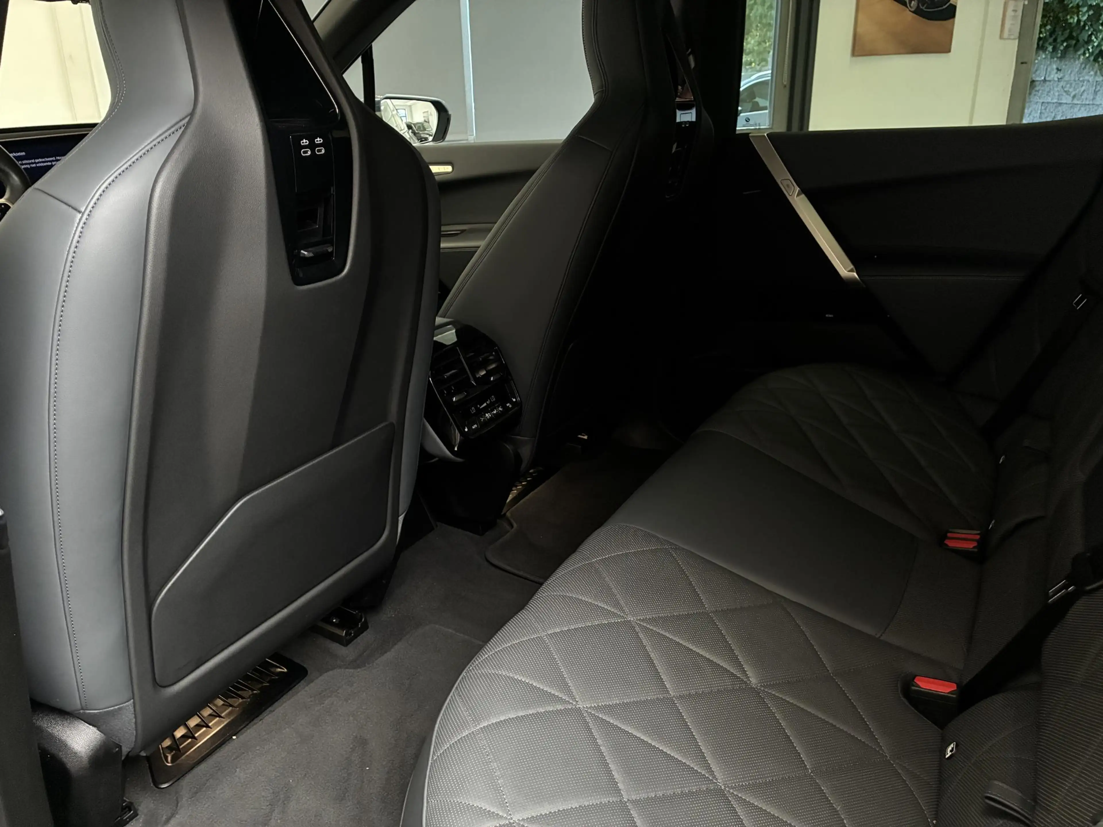 BMW iX xDrive40 High Executive 77 kWh | 98% SOH | PANO | — photo 42
