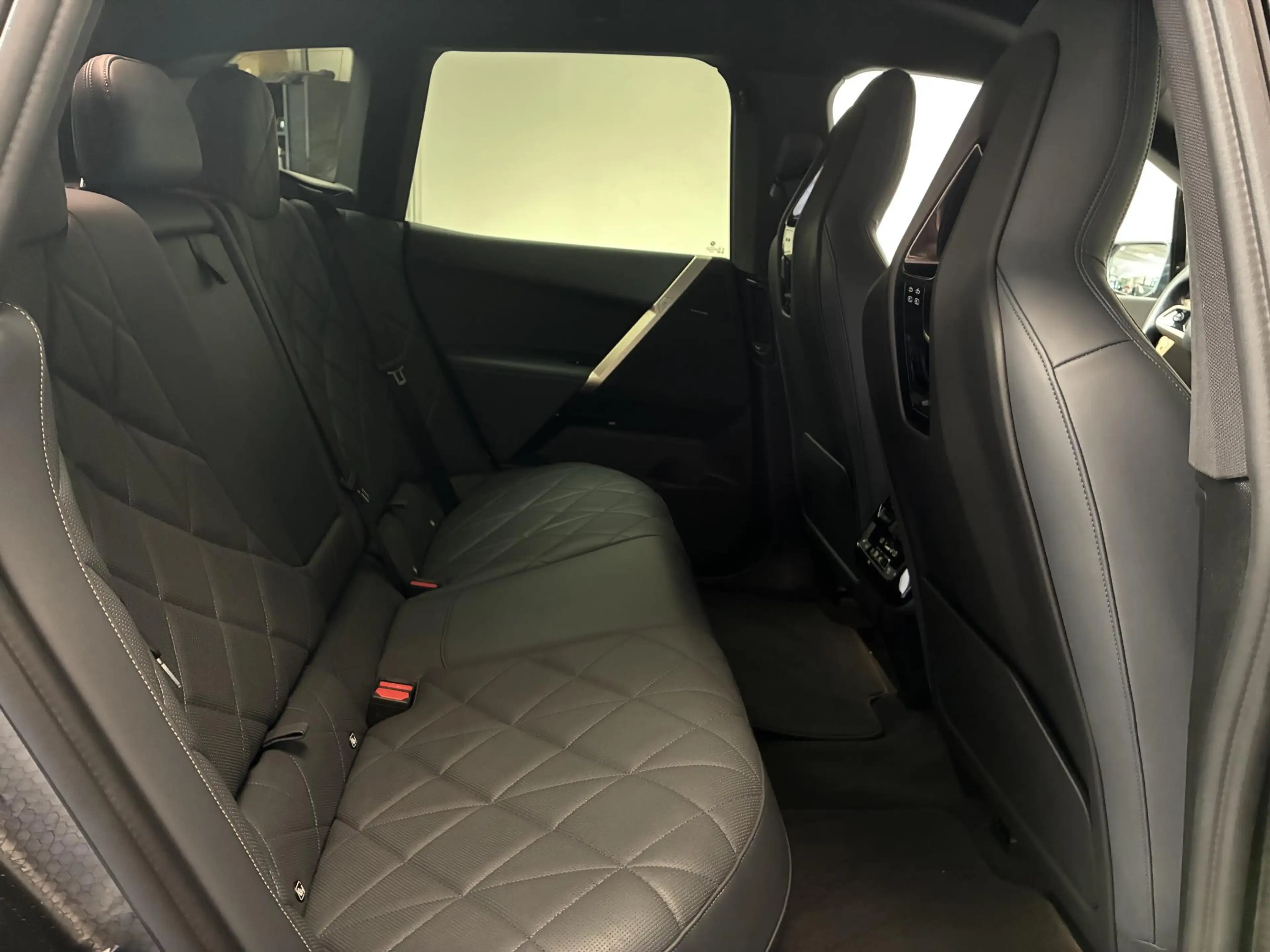 BMW iX xDrive40 High Executive 77 kWh | 98% SOH | PANO | — photo 19