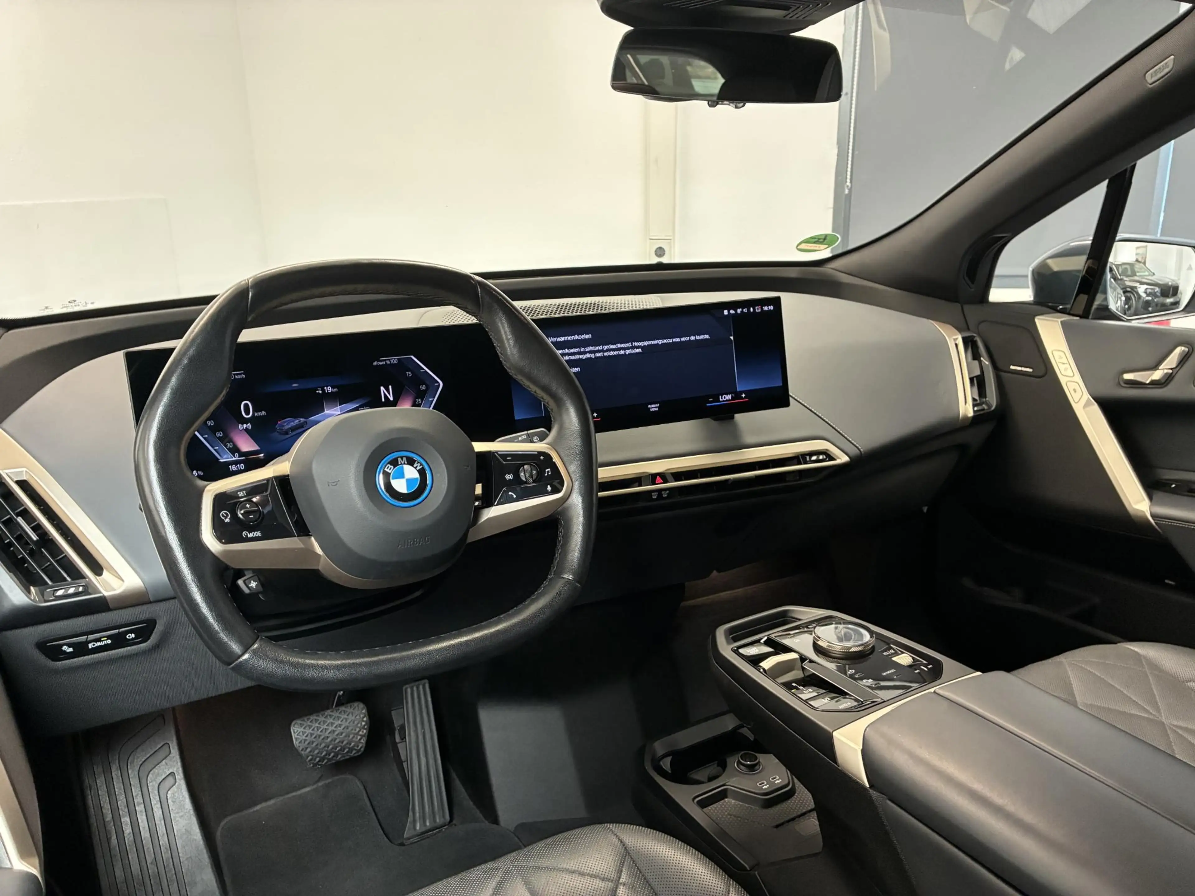 BMW iX xDrive40 High Executive 77 kWh | 98% SOH | PANO | — photo 16