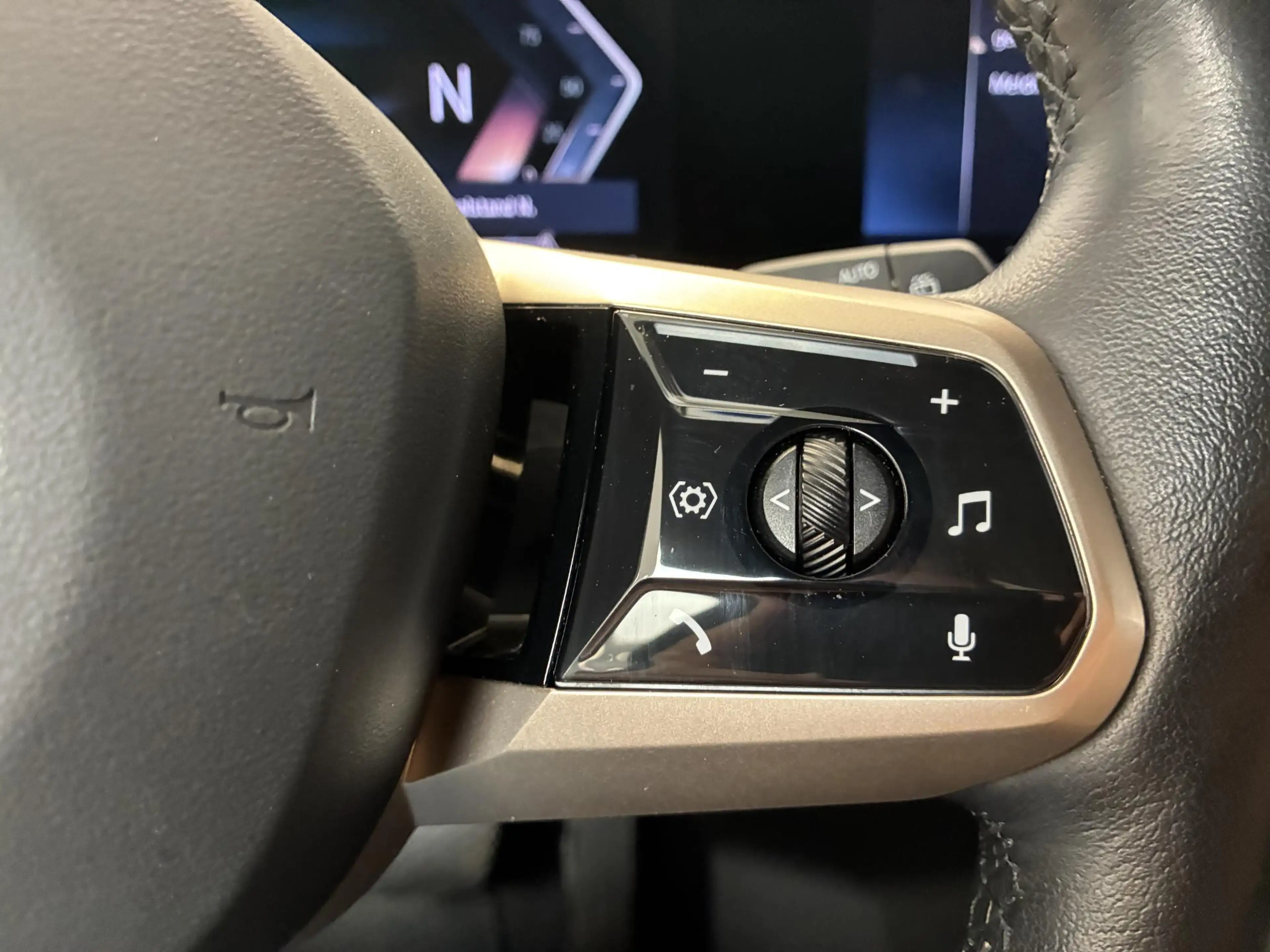 BMW iX xDrive40 High Executive 77 kWh | 98% SOH | PANO | — photo 45