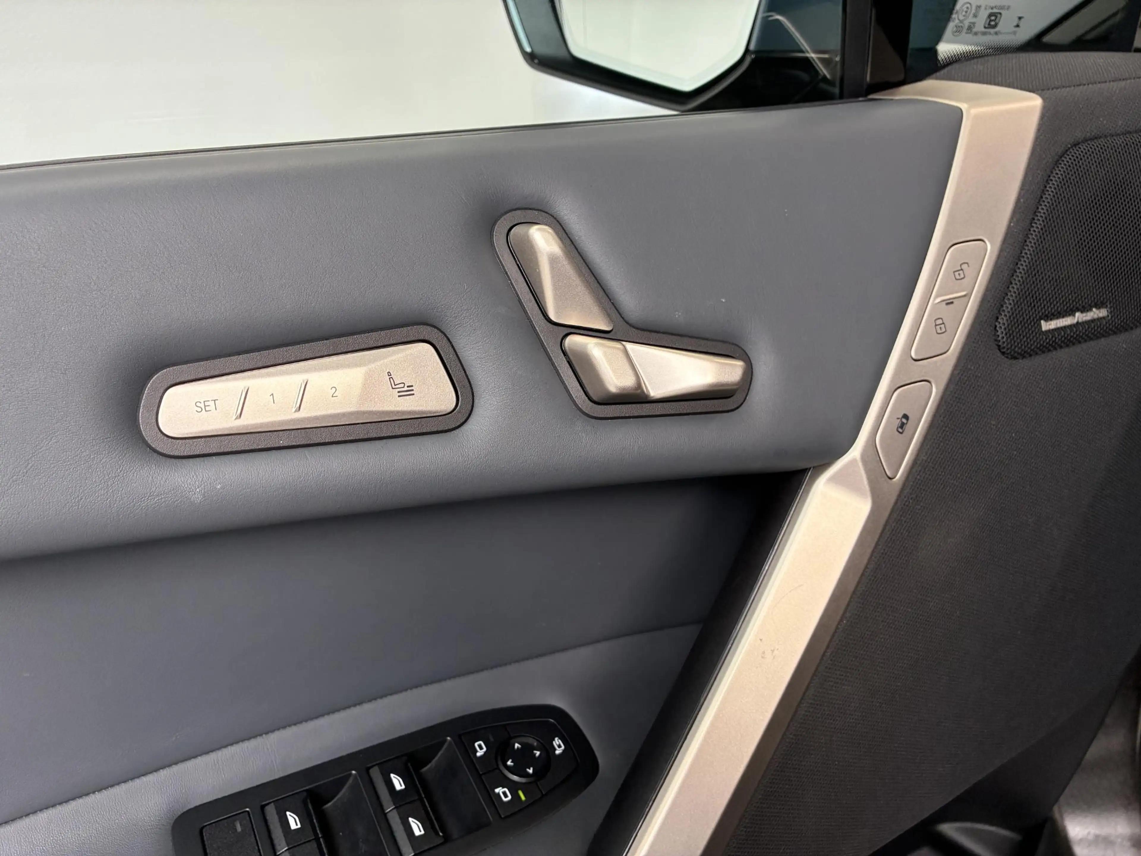 BMW iX xDrive40 High Executive 77 kWh | 98% SOH | PANO | — photo 43