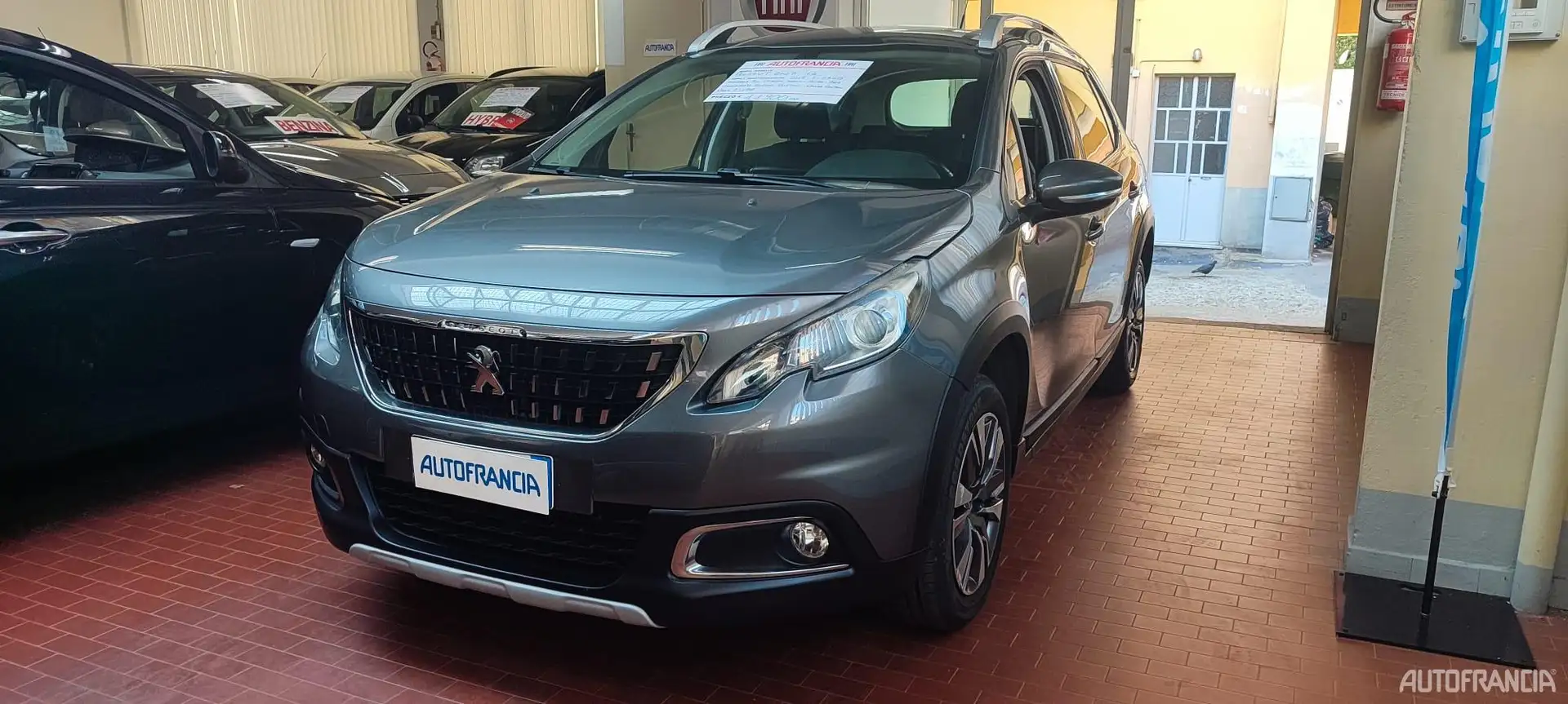 Peugeot 2008 - 1.2 PURETECH ALLURE Gris - 1
