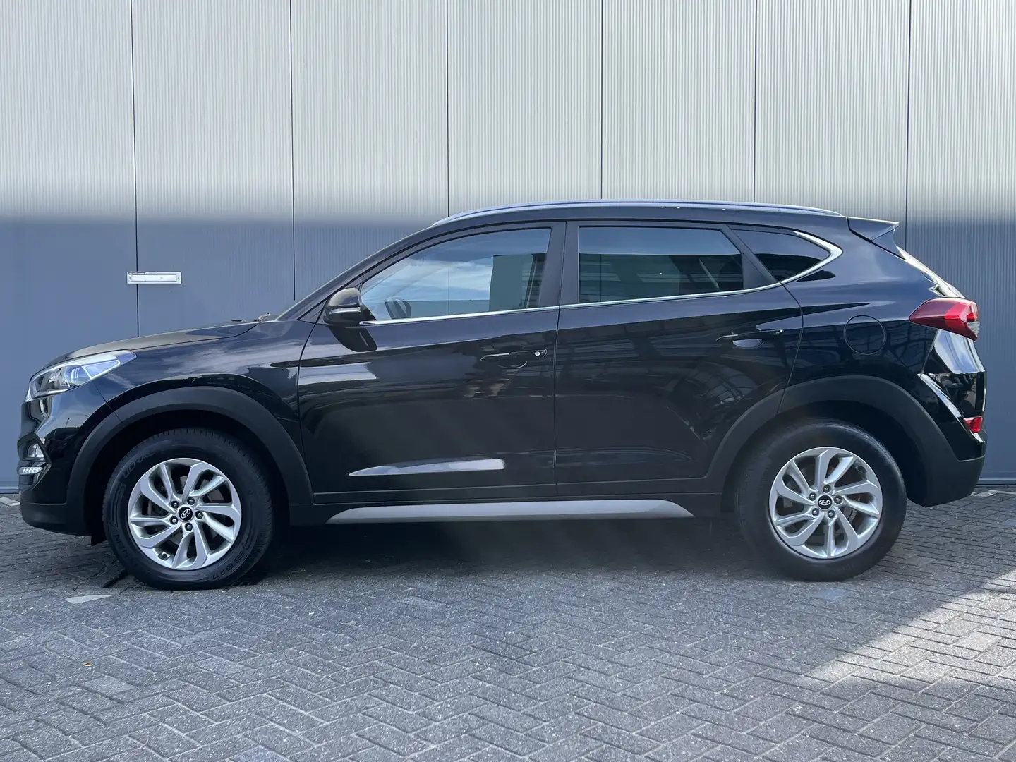 Hyundai TUCSON 1.6 GDi 132pk Comfort | Camera | Inklapbare spiege Zwart - 2