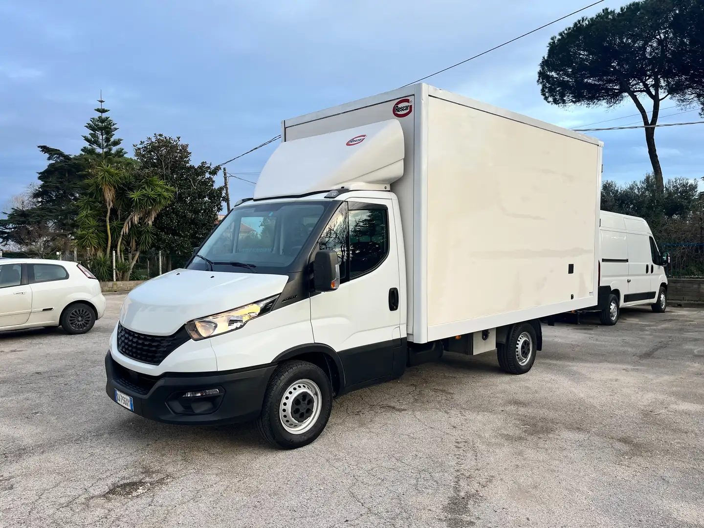 Iveco Daily Daily 35S12 2.3 HPT PL Cabinato Blanc - 1