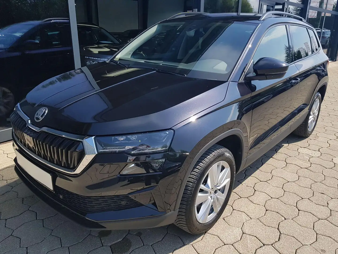 Skoda Karoq Selection 1,5TSI DSG 110KW/150PS Navi Columbus,... Noir - 1