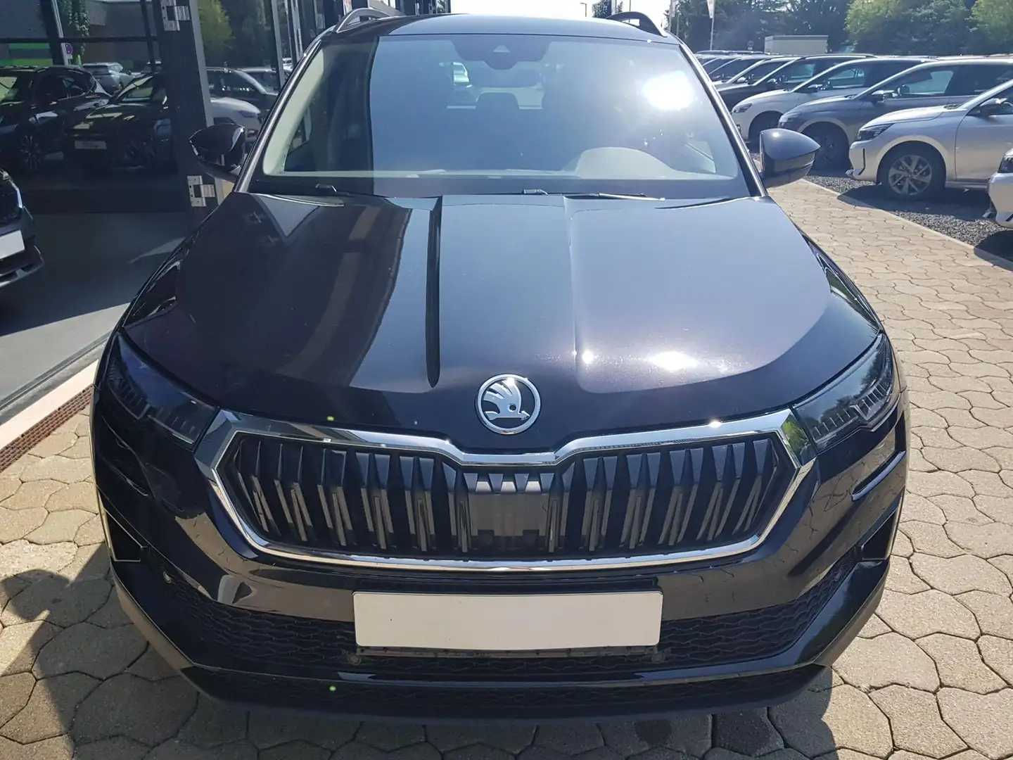 Skoda Karoq Selection 1,5TSI DSG 110KW/150PS Navi Columbus,... Noir - 2