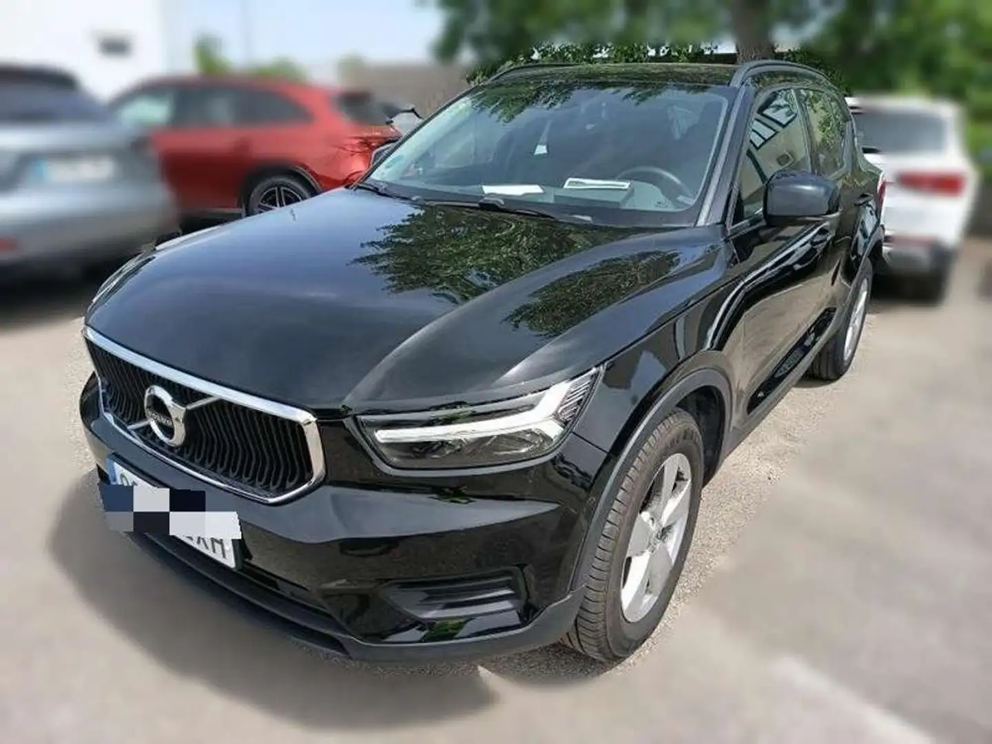 Volvo XC40 T2 Momentum Core Negro - 1