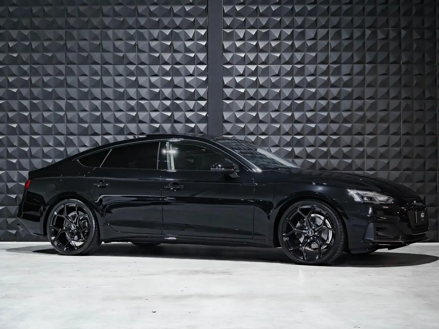 Audi A5 Sportback 35 TFSI | Pano | Leer | 20"| All Black | Zwart - 2