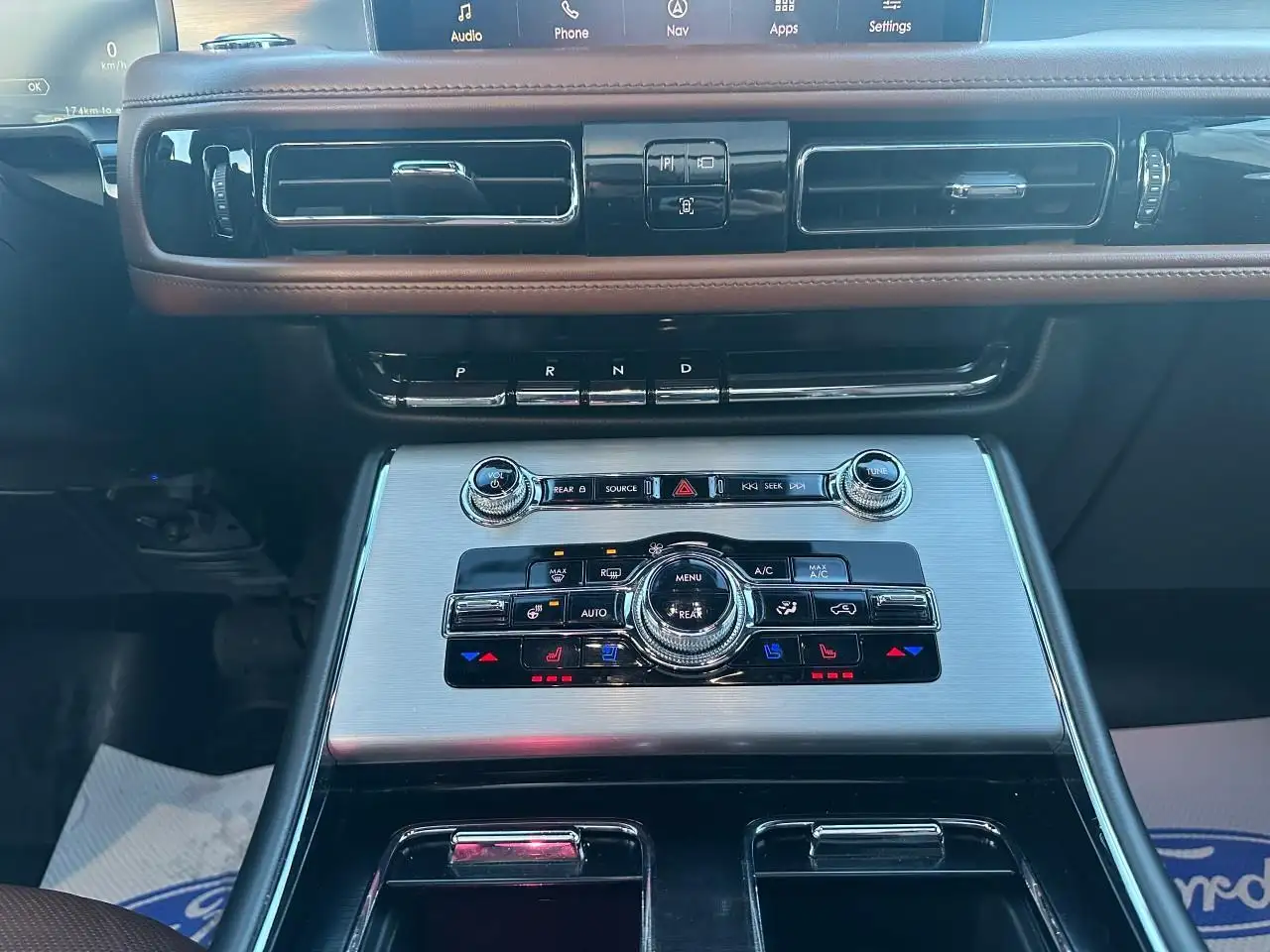 Lincoln Aviator снимка Lincoln Aviator