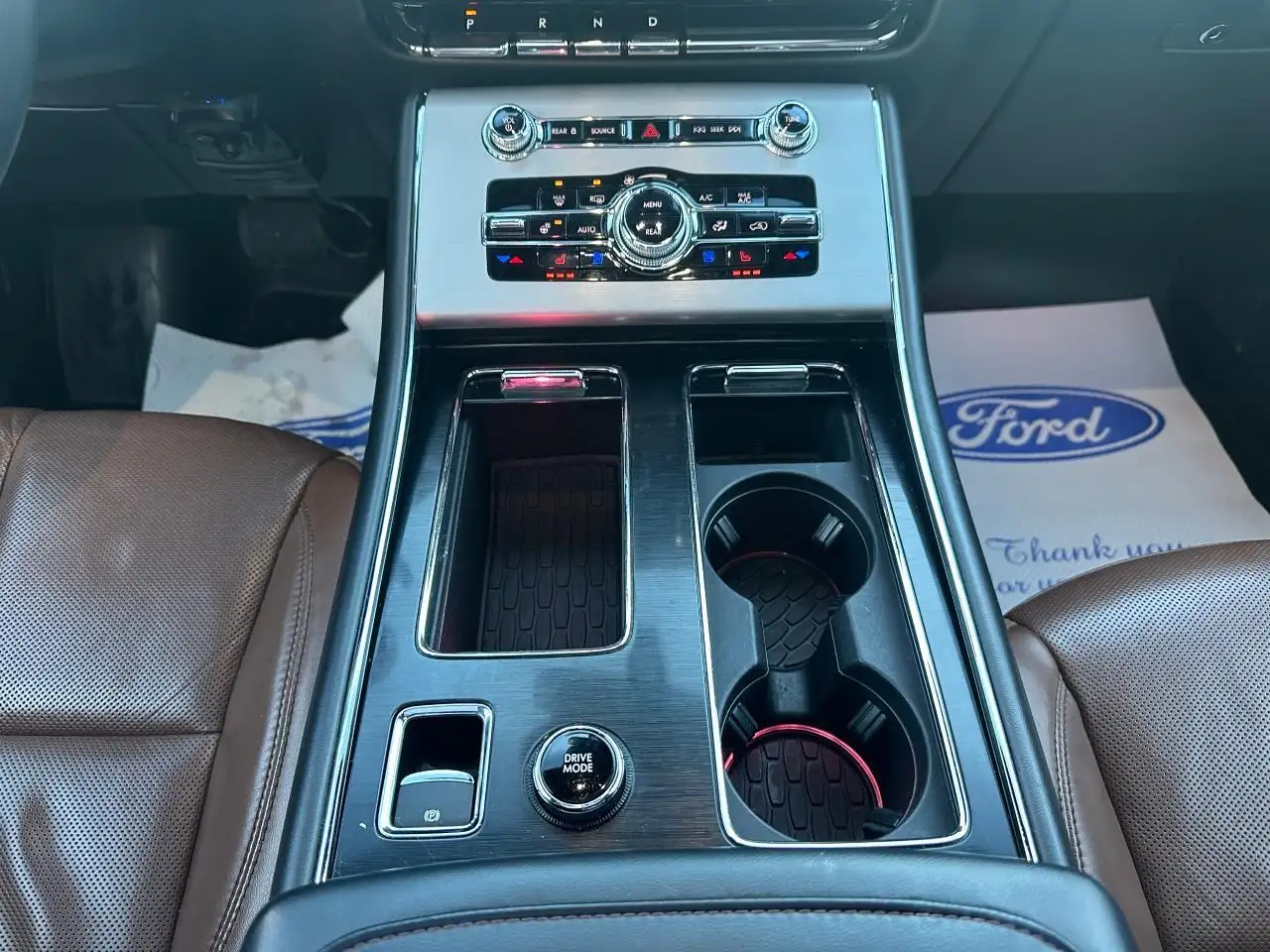 Lincoln Aviator снимка Lincoln Aviator