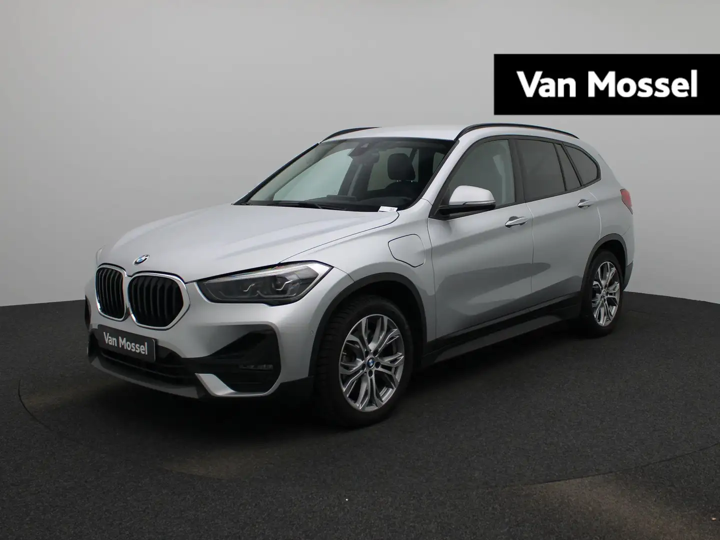 BMW X1 xDrive25e Executive | Lederen Bekleding  | LED Ver Grijs - 1