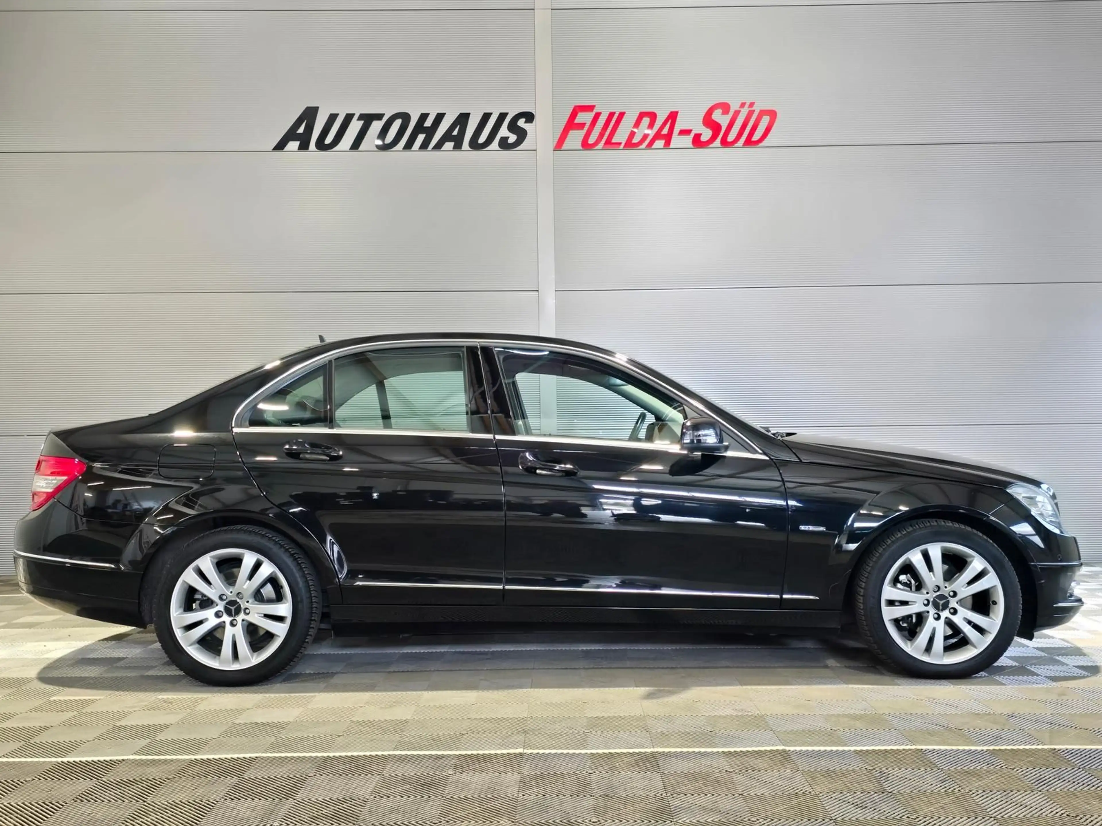 Mercedes-Benz C 200 CGI Elegance°BiXenon°Navi°PDC°SD°FSE°Shzg — photo 3