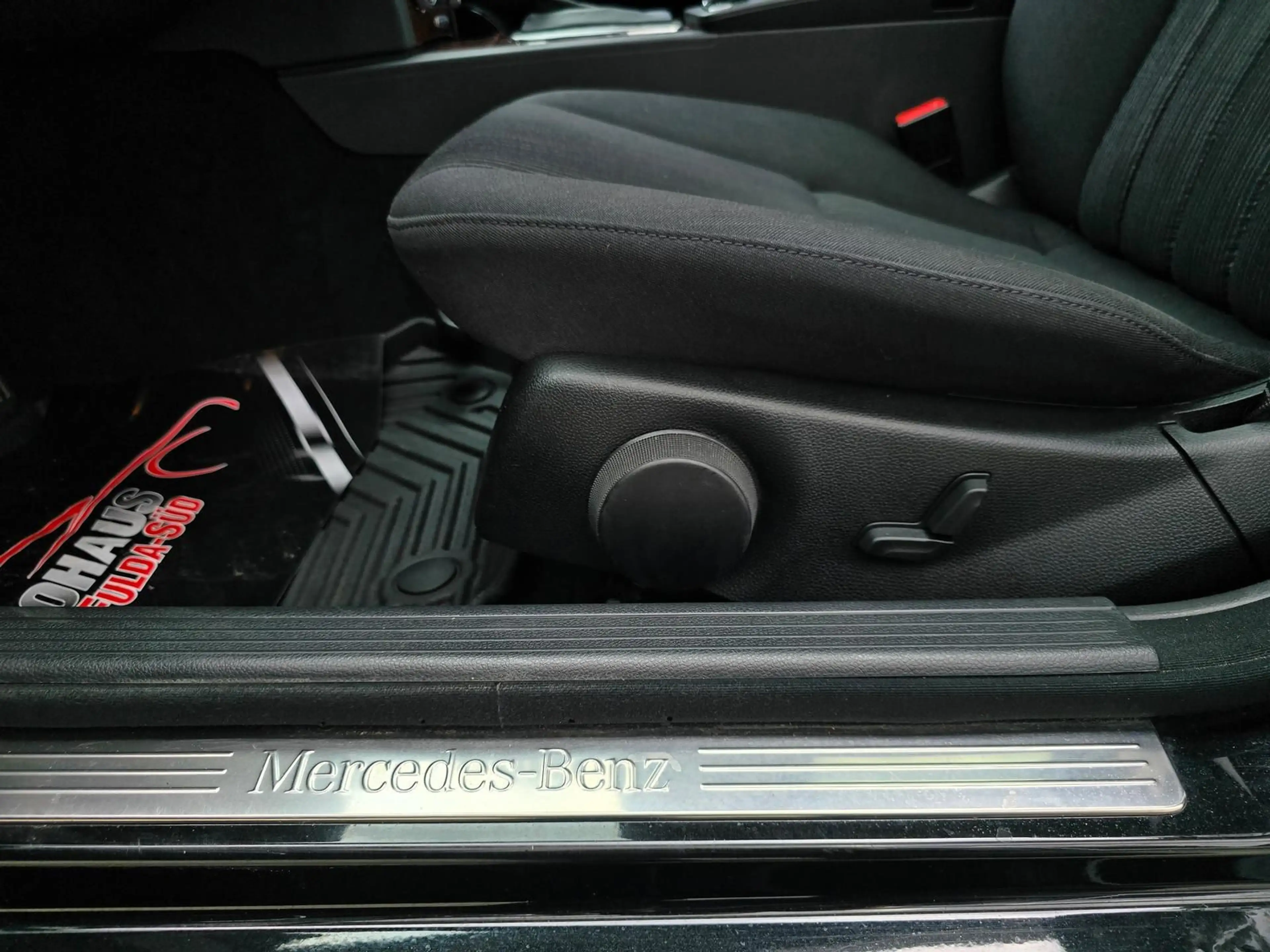 Mercedes-Benz C 200 CGI Elegance°BiXenon°Navi°PDC°SD°FSE°Shzg — photo 12