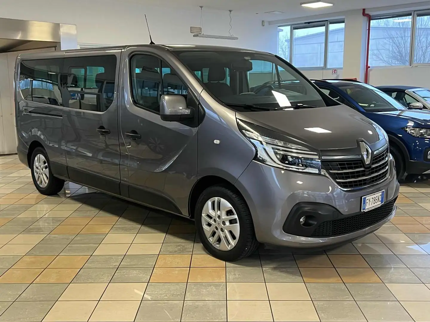 Renault Trafic T29 2.0 dCi 145CV PL-TN Gris - 2