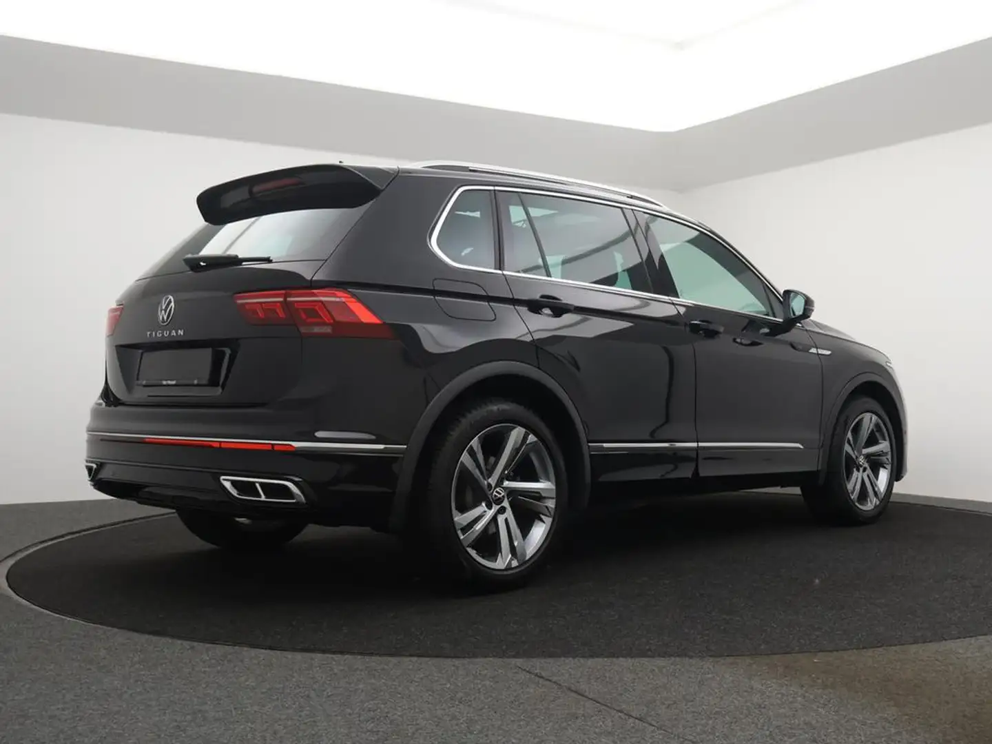 Volkswagen Tiguan Tiguan R-Line Business Premium 1.5TSI 150PK *AUTOMAAT*PANO DAK*ALCANTARA*PDC*NAVI*APP CONNECT*... Noir - 2