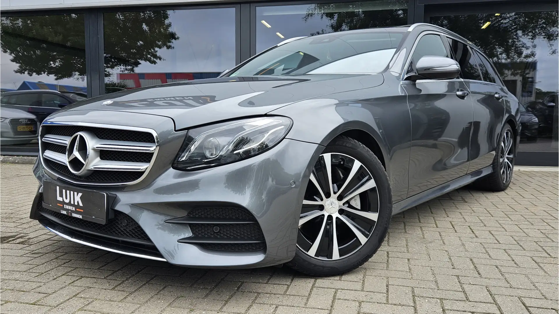 Mercedes-Benz E 250 Estate Prestige Plus AMG STYLING + BURMESTER + PAN Grijs - 2