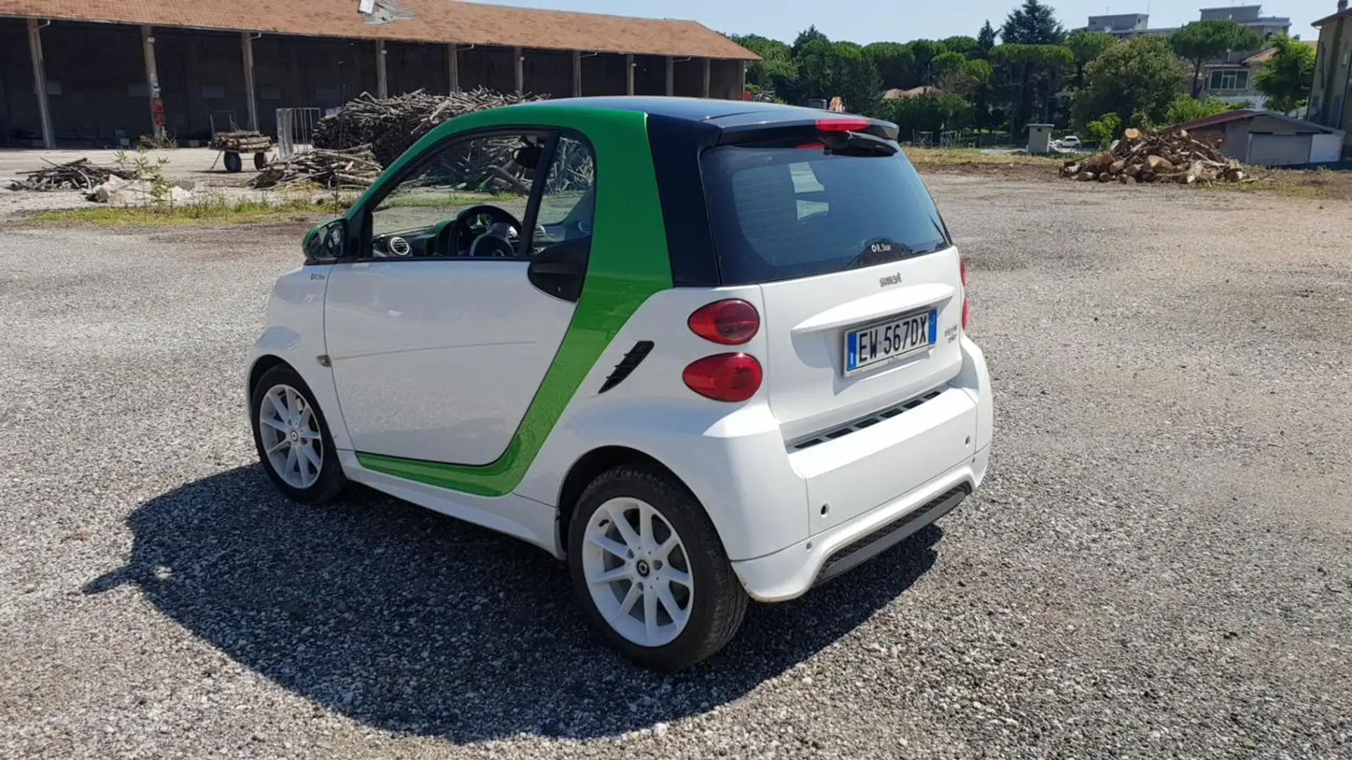 smart forTwo electric drive coupé Weiß - 2
