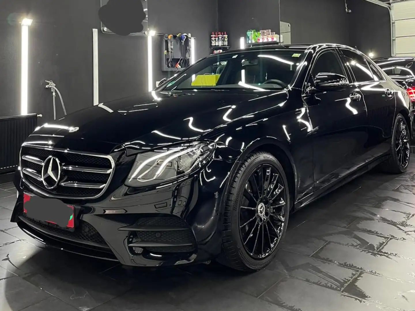 Mercedes-Benz 220 E220 d AMG Line Schwarz - 1