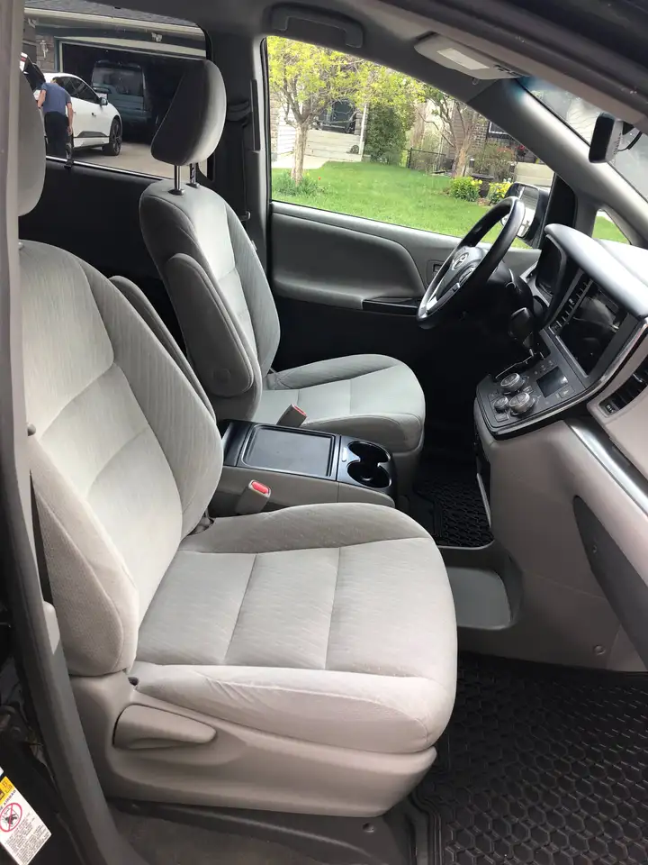 Toyota Sienna снимка Toyota Sienna