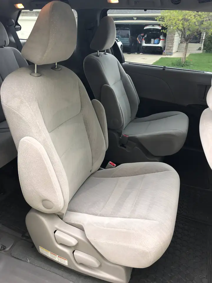 Toyota Sienna снимка Toyota Sienna