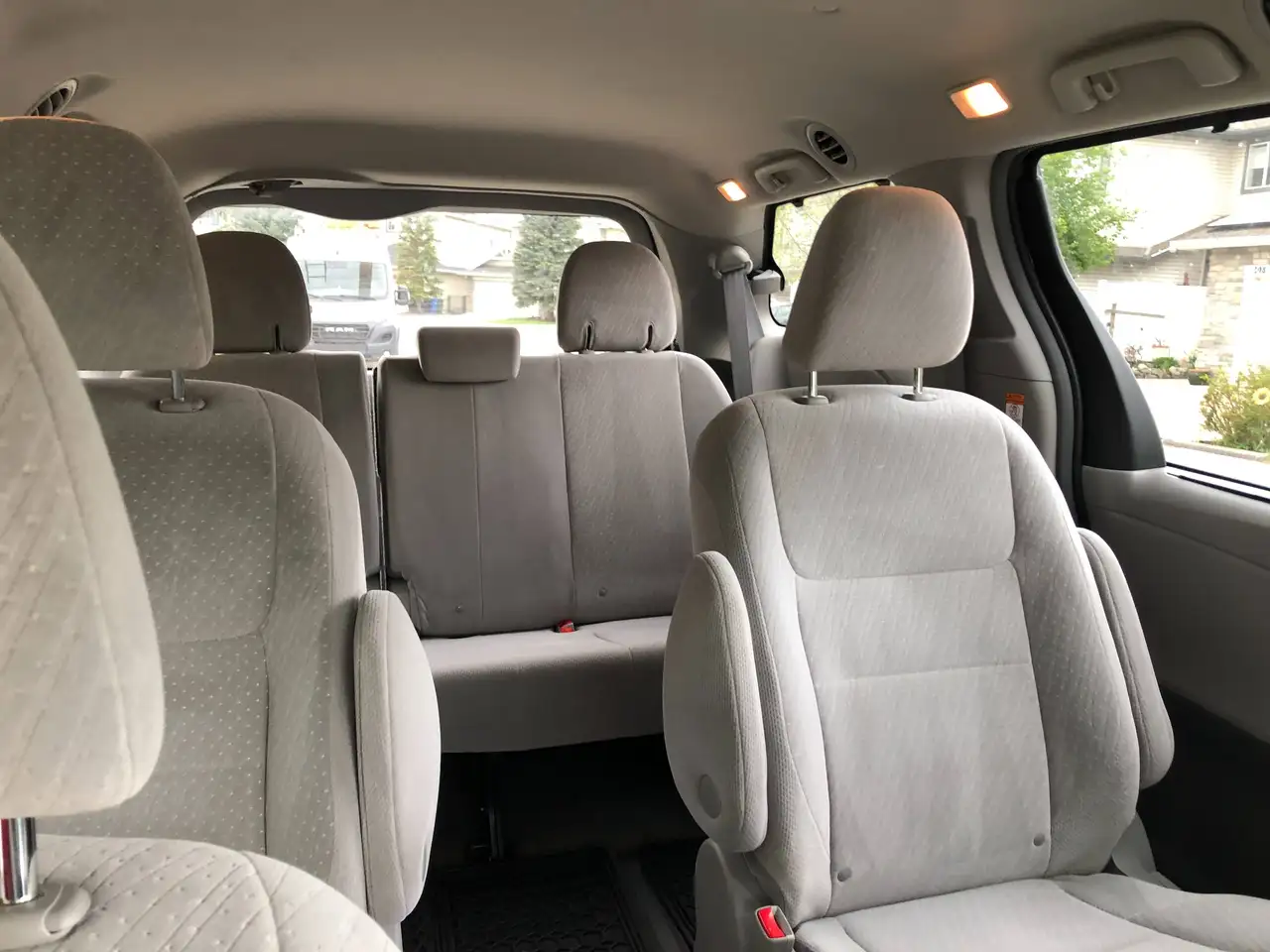 Toyota Sienna снимка Toyota Sienna