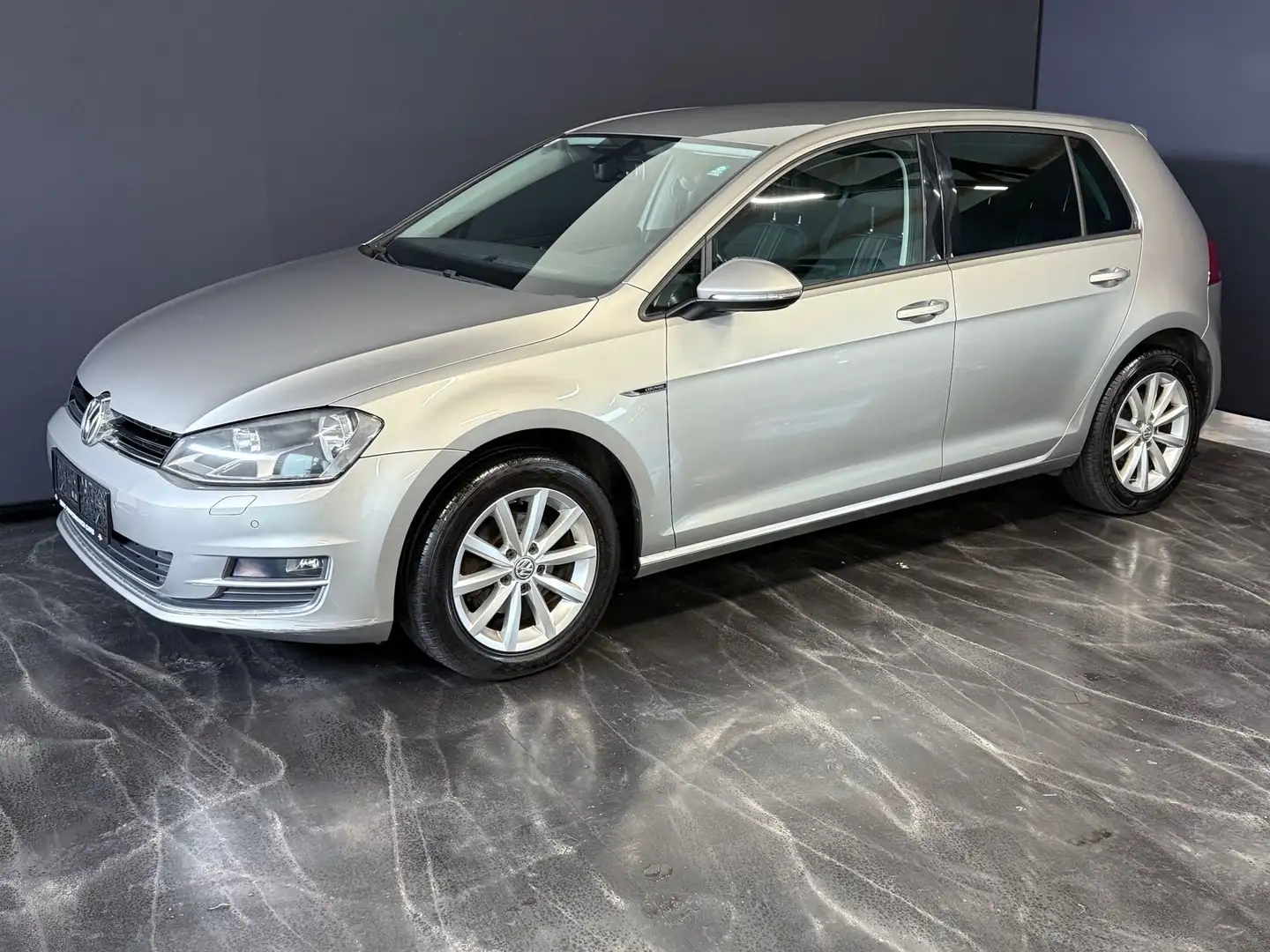 Volkswagen Golf Lounge BMT Silber - 2