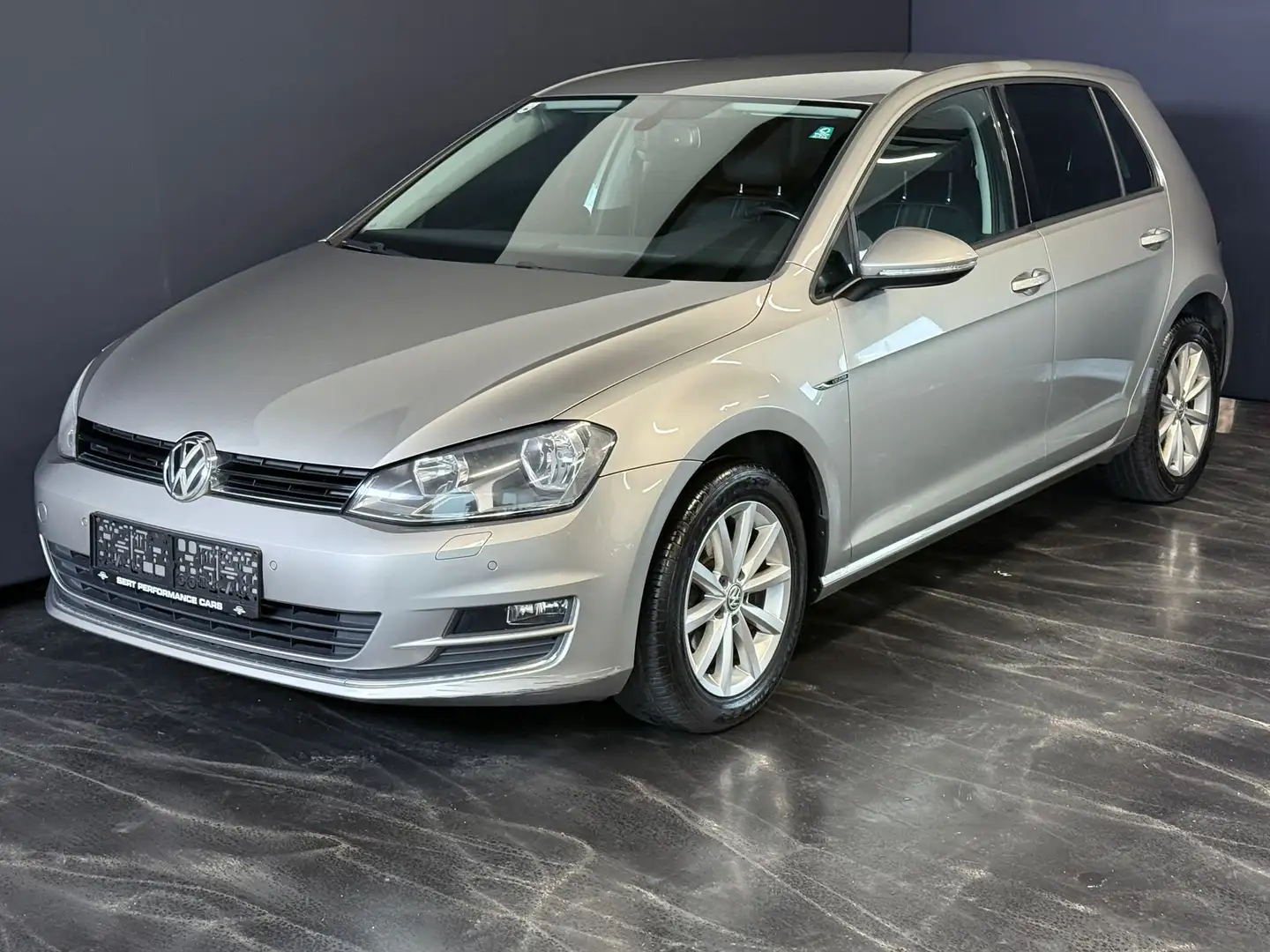 Volkswagen Golf Lounge BMT Silber - 1