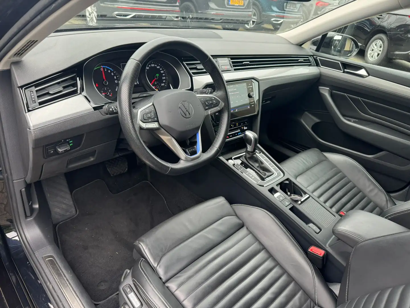 Volkswagen Passat Variant 1.4 TSI PHEV GTE Business trekhaak, leer, navi, cr Zwart - 2