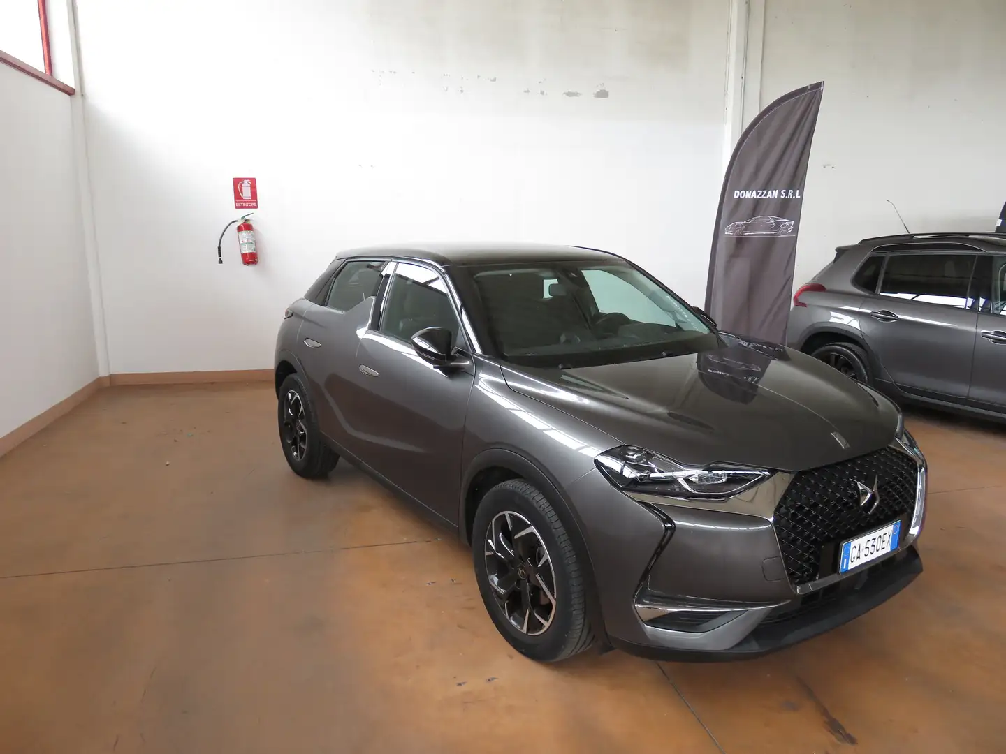 DS Automobiles DS 3 Crossback DS3 Crossback 1.5 bluehdi Business 100cv siva - 2