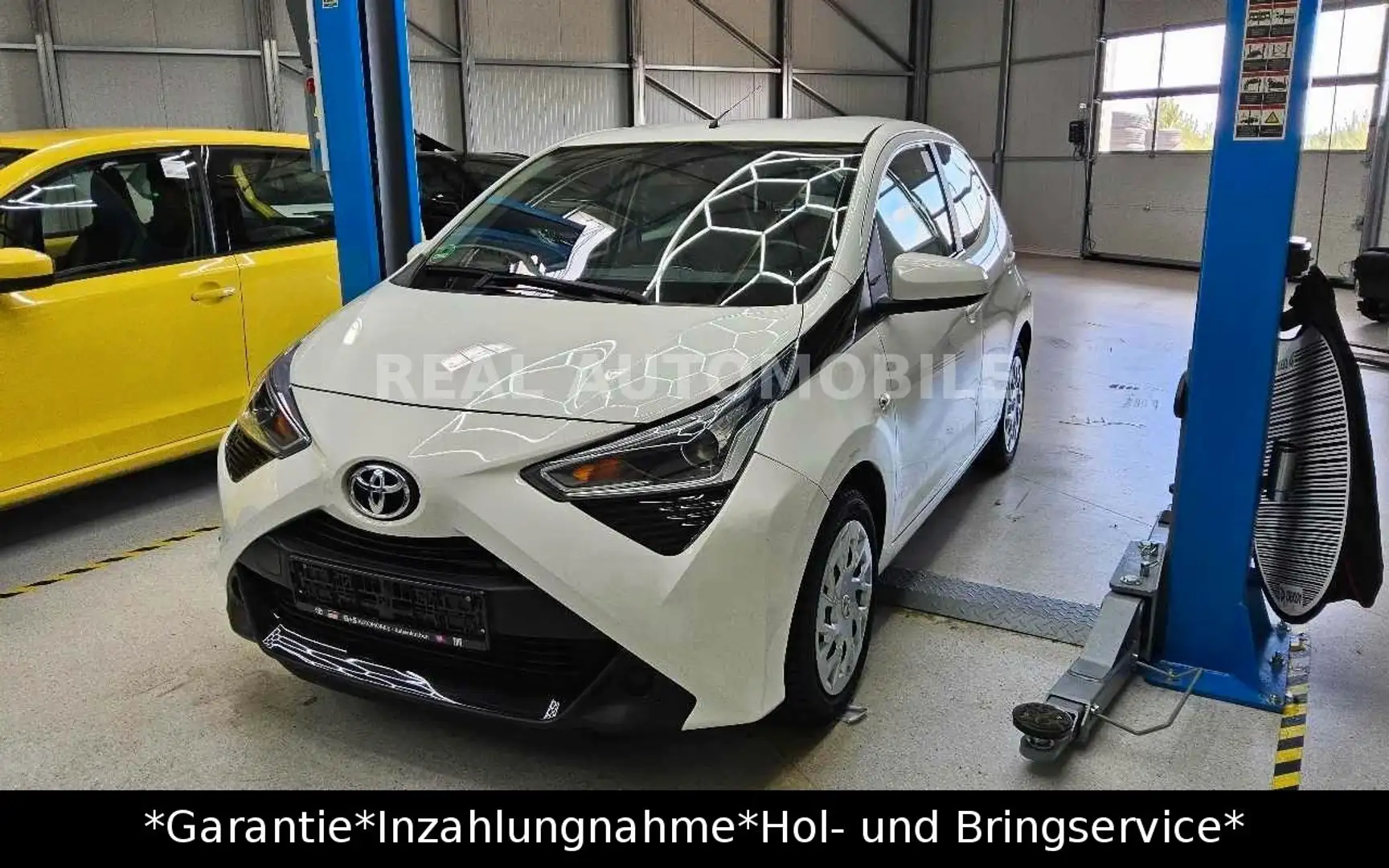 Toyota Aygo AYGO x-play *1.HAND*TÜV NEU*SCHECKHEFT* Weiß - 1