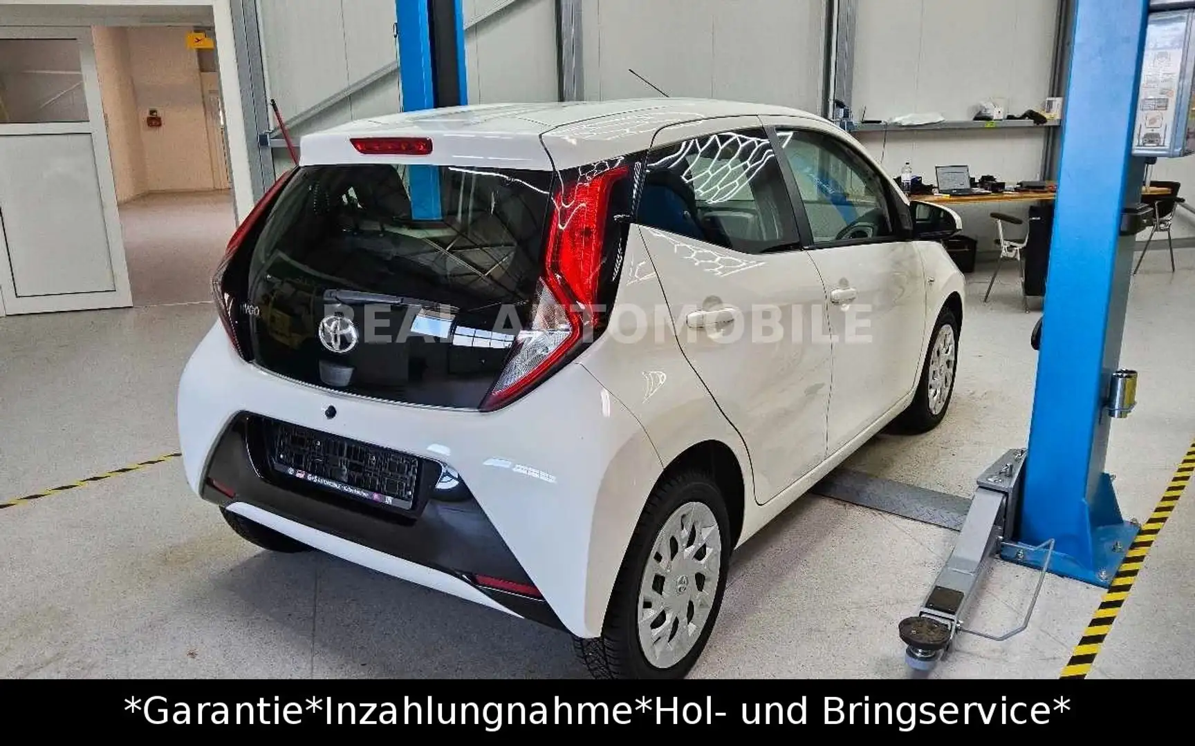 Toyota Aygo AYGO x-play *1.HAND*TÜV NEU*SCHECKHEFT* Weiß - 2
