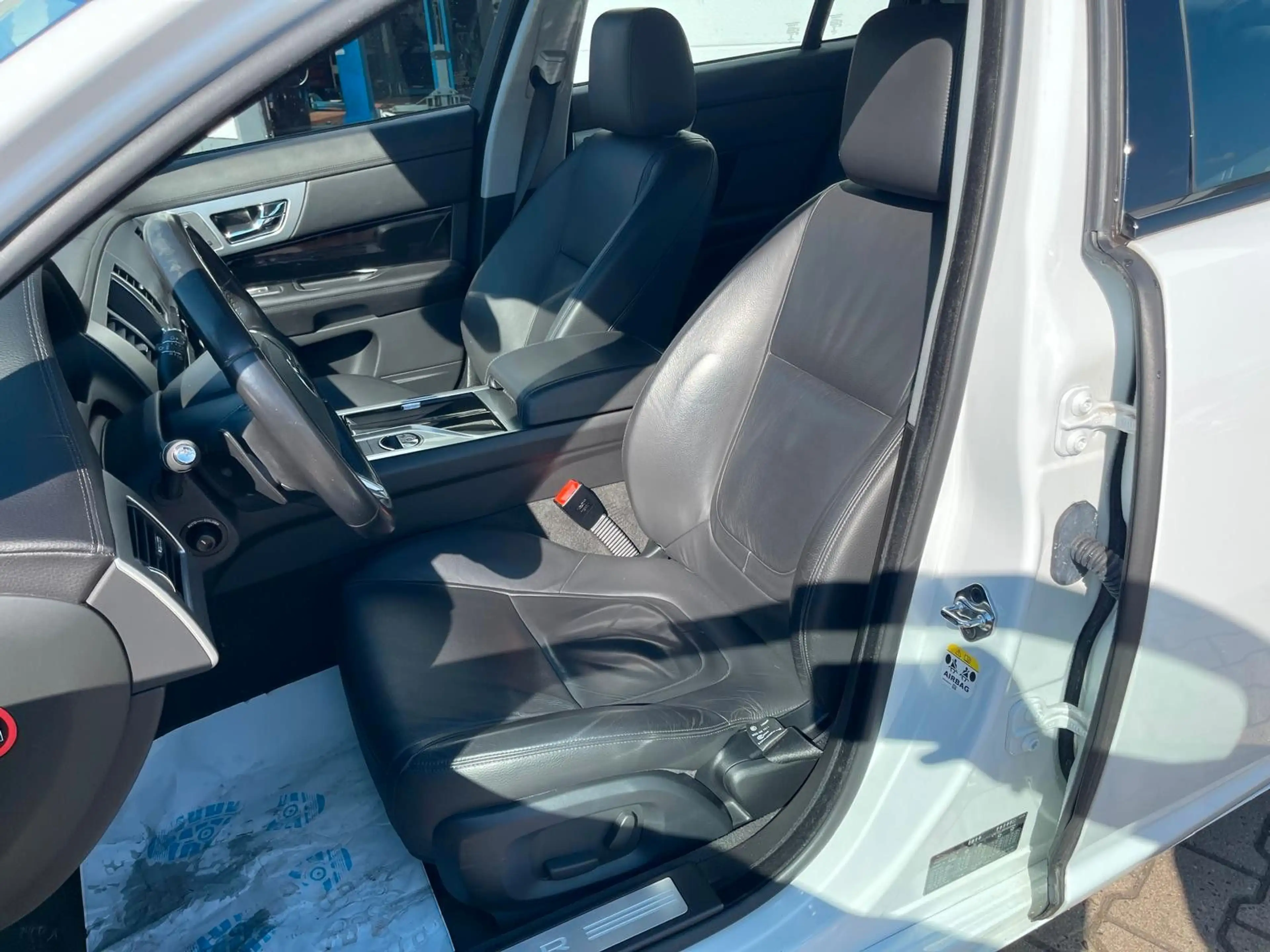 Jaguar XF 2.0 Turbo Automatik/S-Heft/Garantie — photo 7