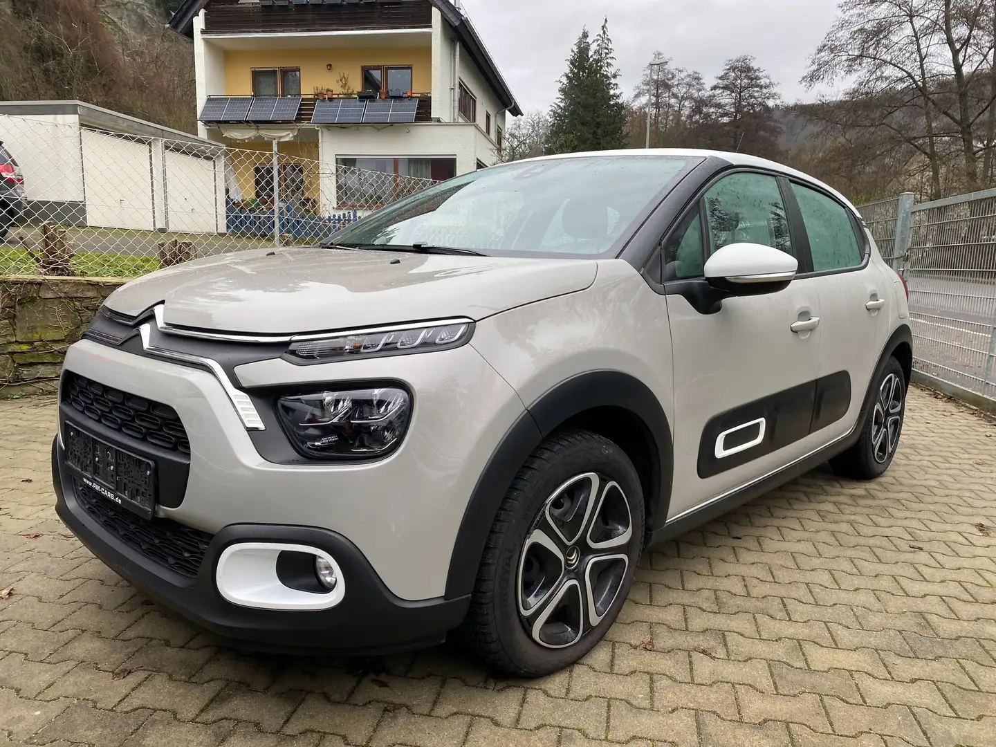 Citroen C3 1.2 Feel Pack Scheckheft u-frei 1.Hd Navi SHZ PDC Gris - 1