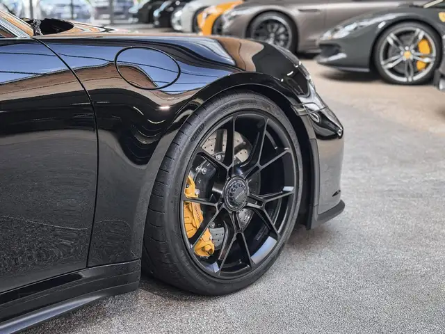 Porsche 911 view 6