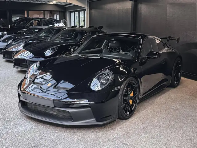 Porsche 911 view 4