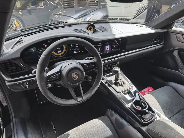 Porsche 911 view 11