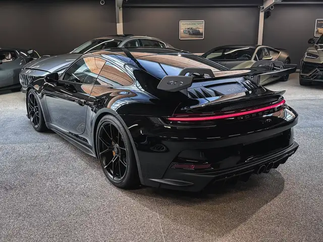 Porsche 911 view 12