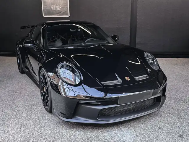 Porsche 911 view 5