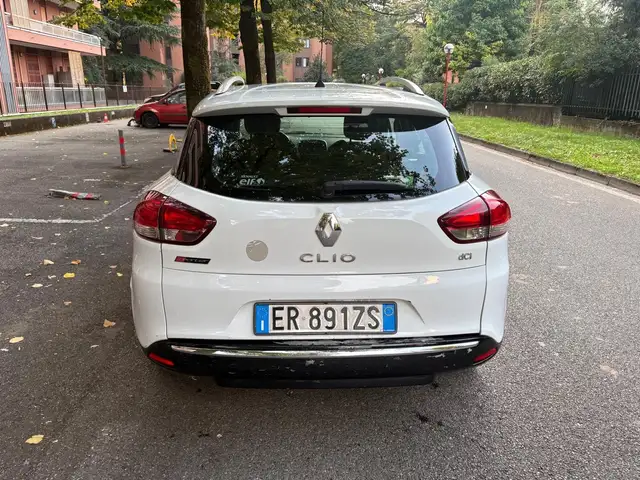 Renault Clio view 2