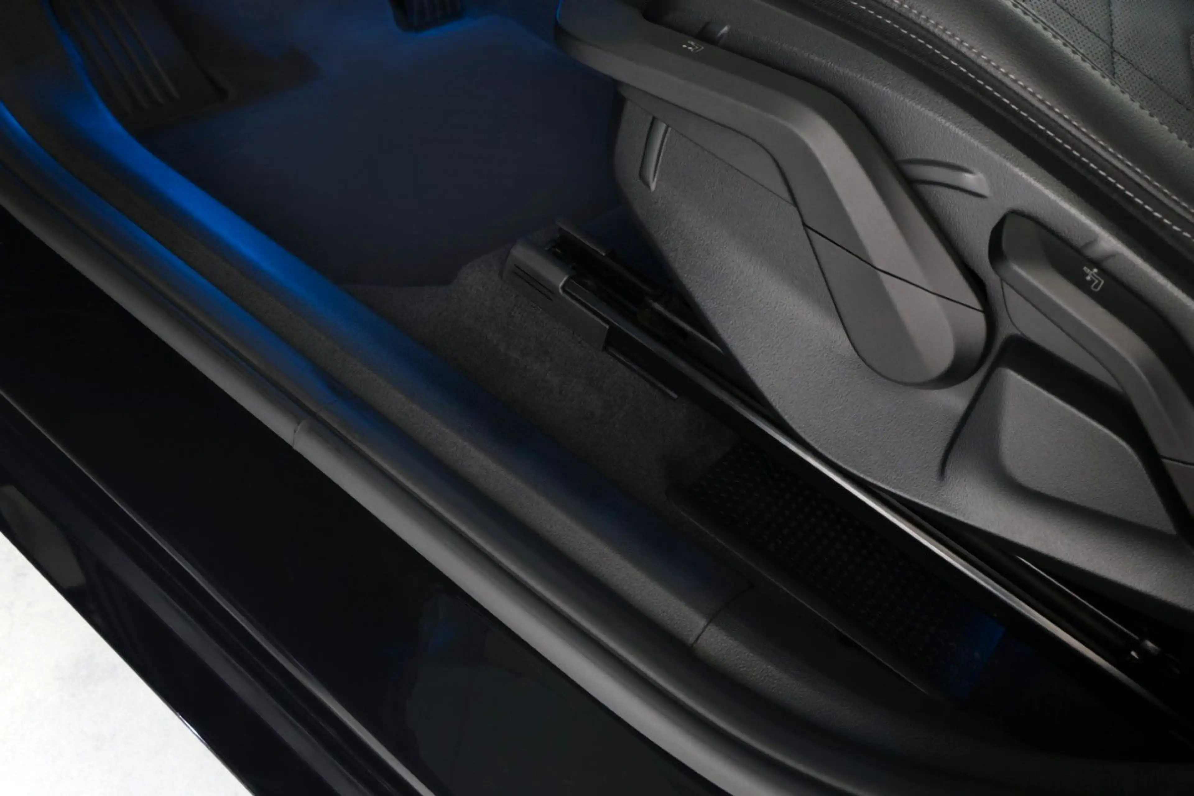 BMW 218 Widscreen RFK AHK 1.Hand — photo 13