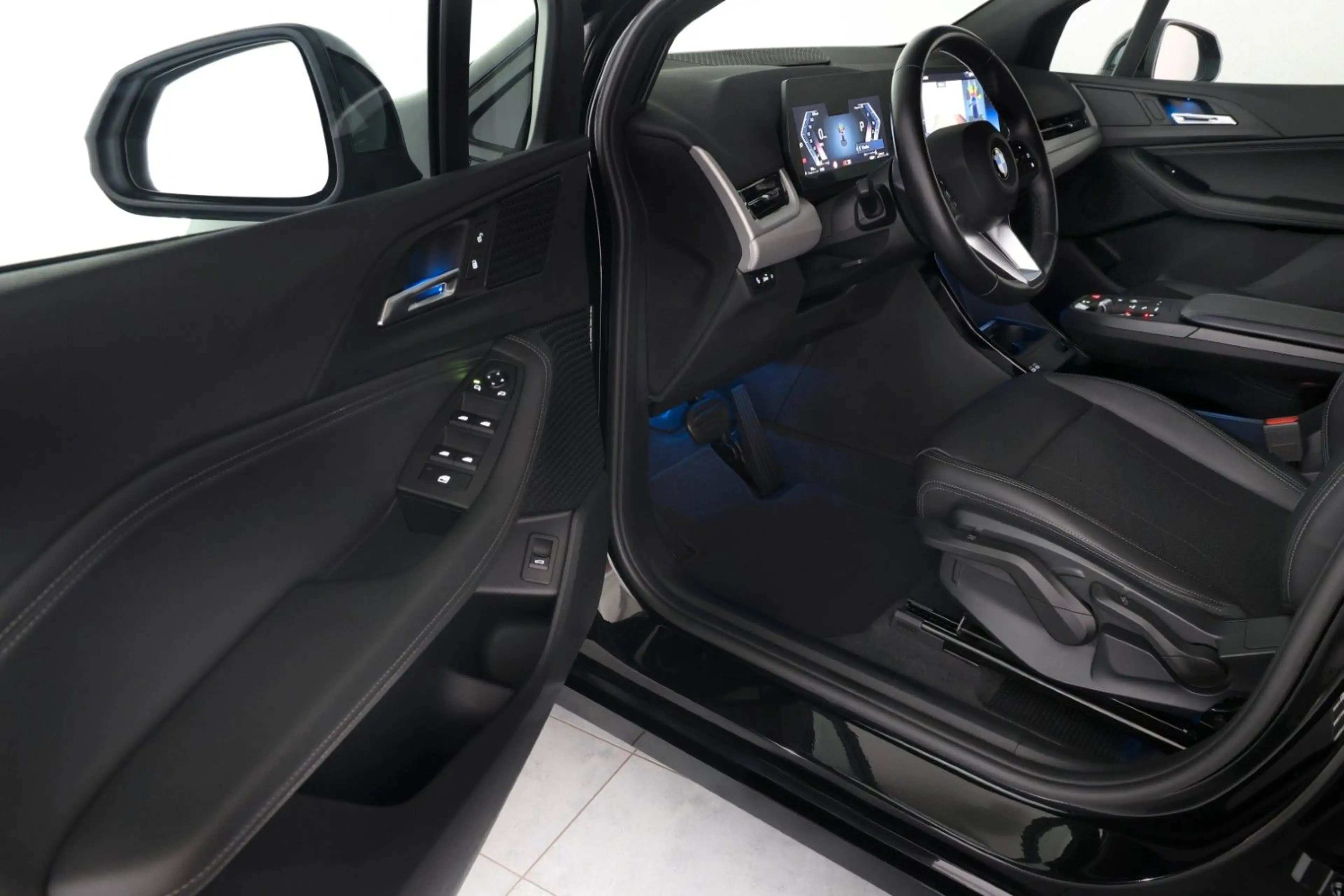 BMW 218 Widscreen RFK AHK 1.Hand — photo 11