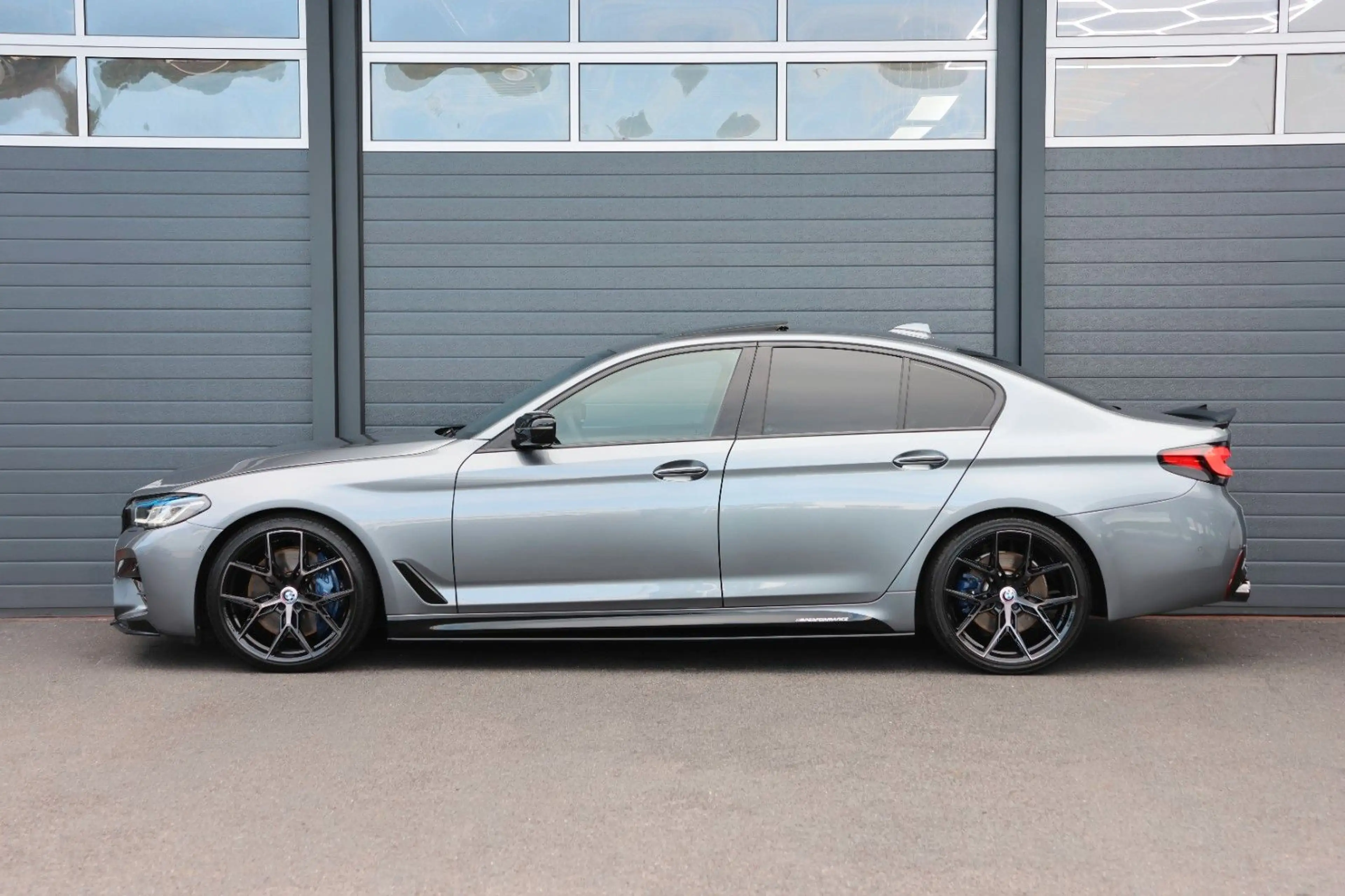 BMW 550 i xDrive/LASER/HUD/H&K/HUD/4xSHZ/TOTW/KAMERA — photo 5