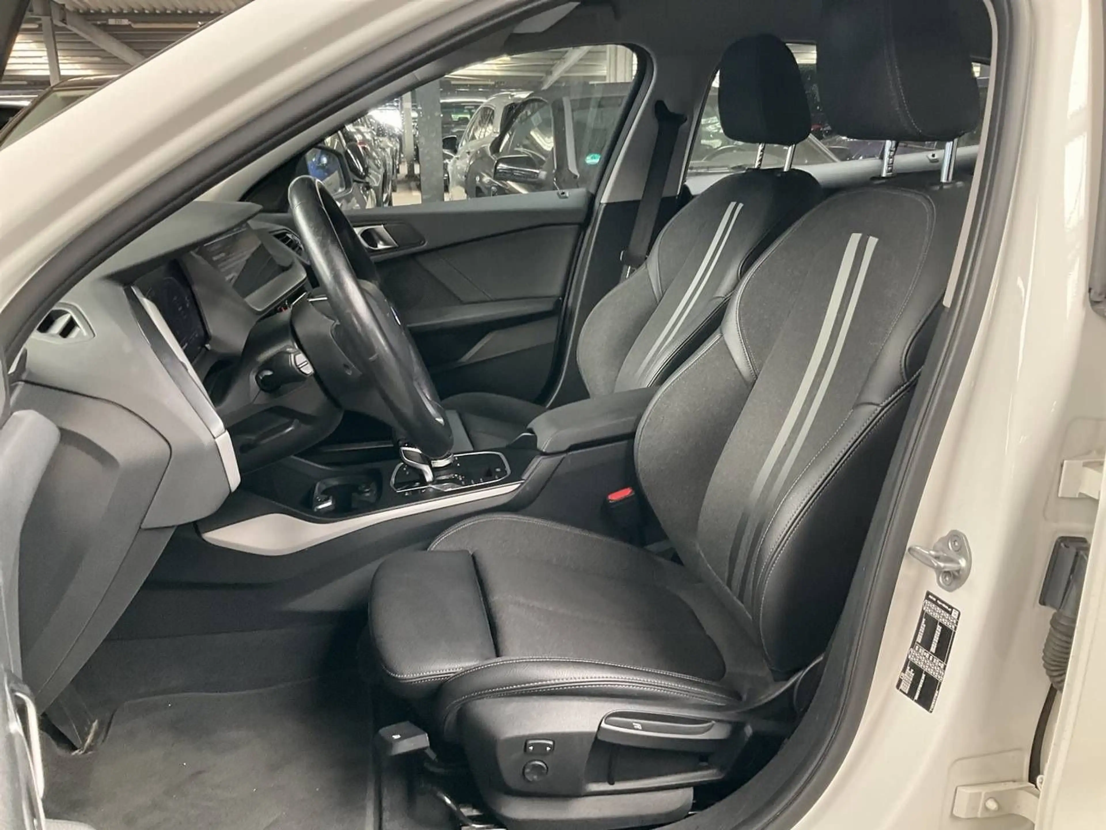 BMW 118 i Limousine Advantage Kamera Garantie 1 Hand — photo 8